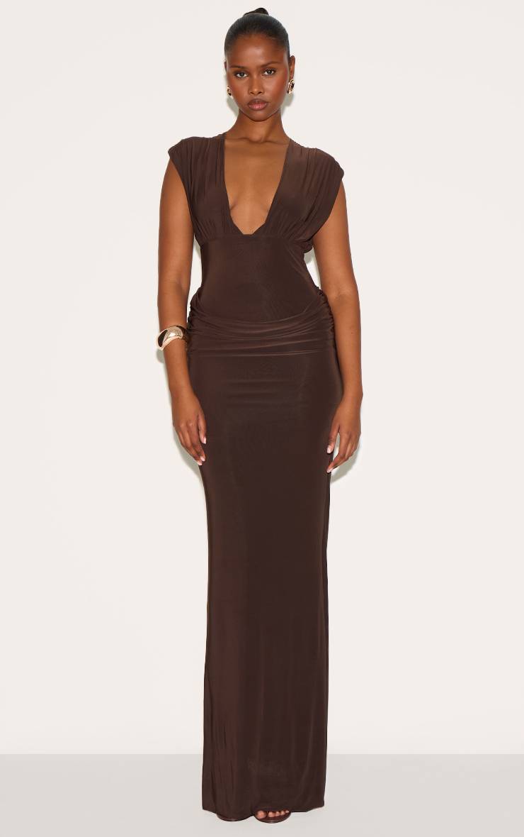 Chocolate Brown Robe Longue Drapée À Double Couche Avec Décolleté Plongeant Et Épaules Froncées