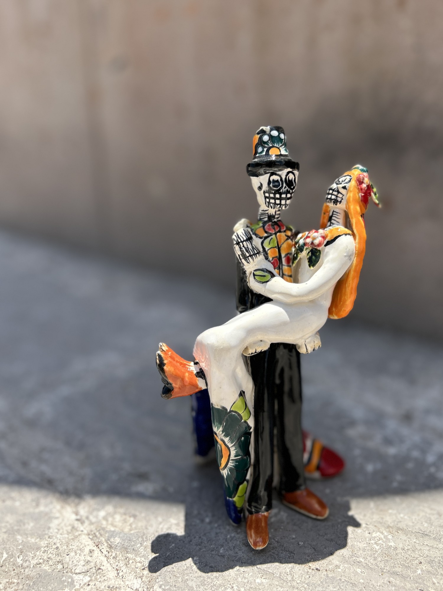 Keramik-Figur 'Novios Cargando', multicolor, H 20 cm, B 10 cm, L 9 cm von fischer's lagerhaus