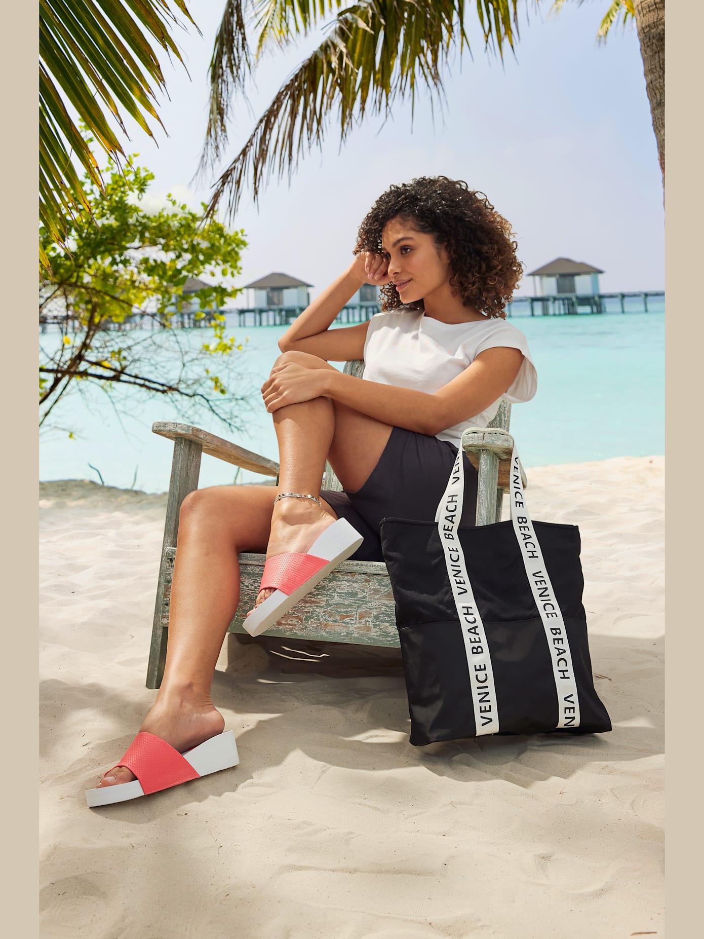 Cabas sac de plage élégant avec détails en mesh tendance
