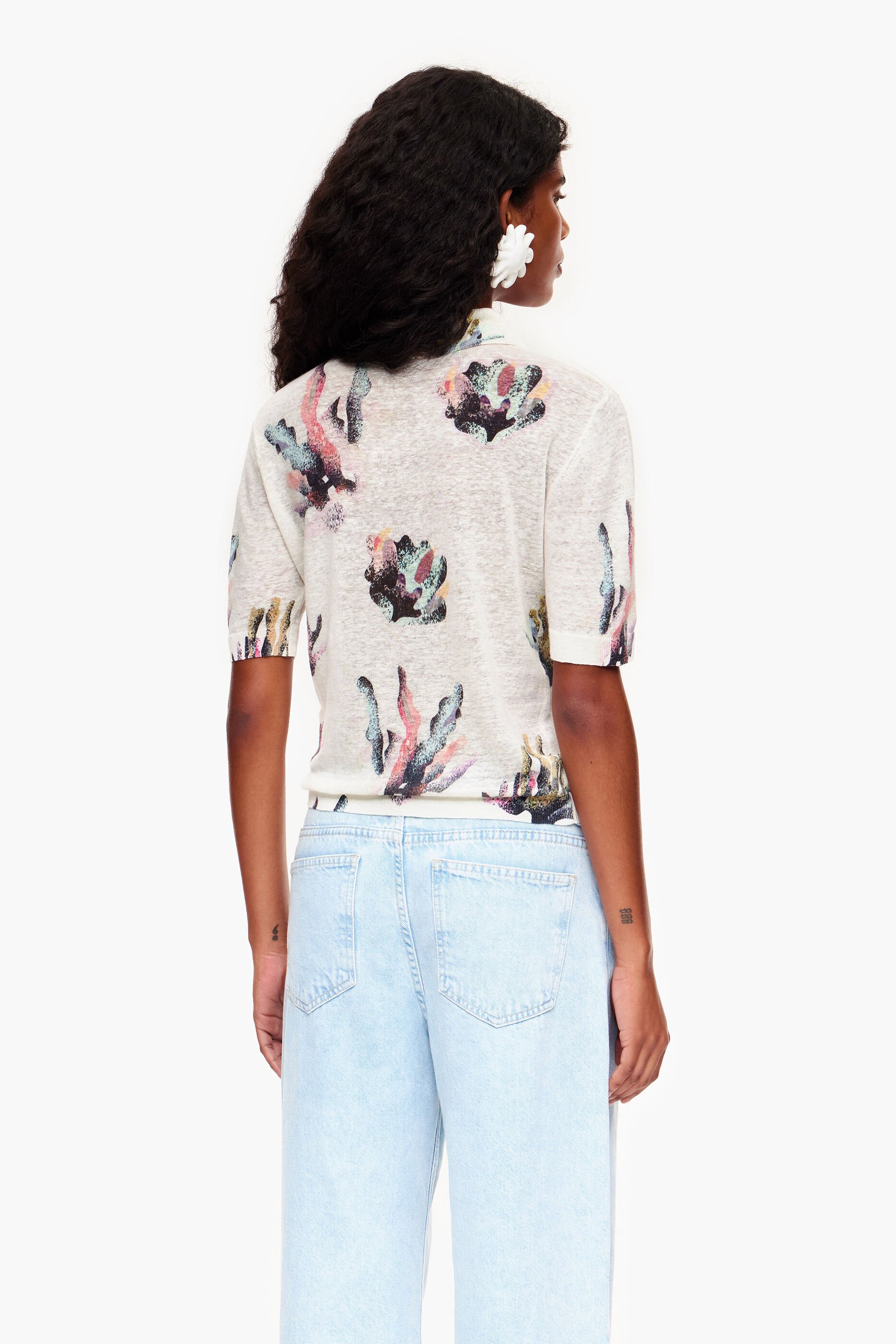 Camisa polo de malha com estampa coral e marfim