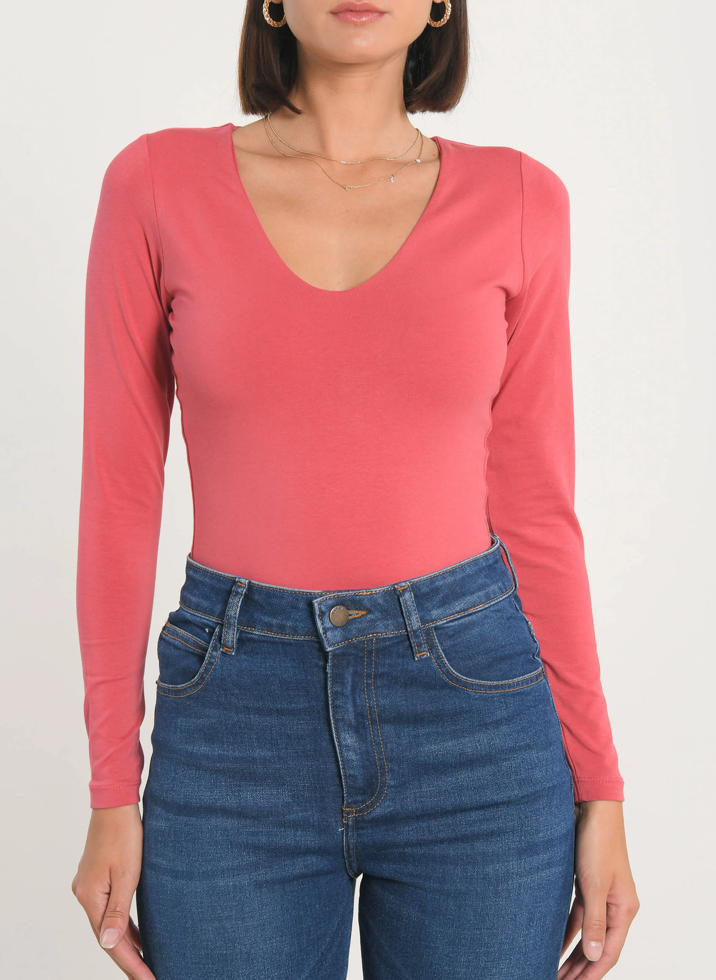 MATHILDA - Tee-shirt cintrée col V en coton stretch | Rouge
