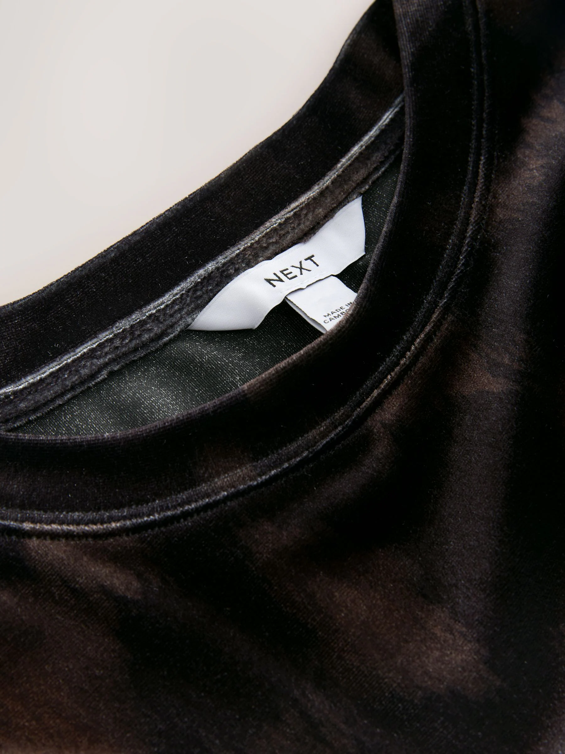 Chocoladebruine dierenprint - Short Sleeve Velvet Crew Neck T-Shirt