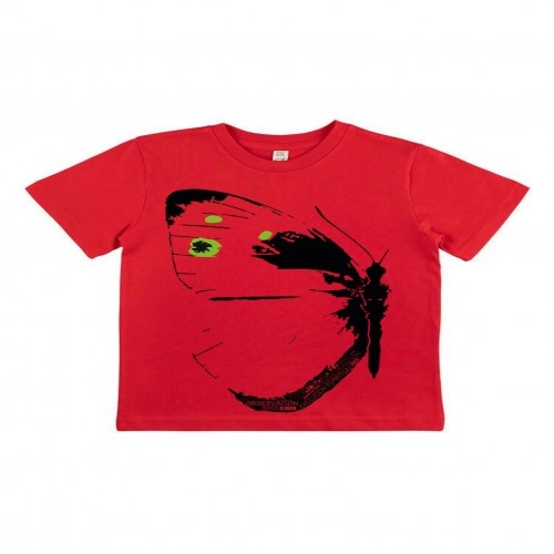 Camiseta infantil de manga curta com estampa de totem animal, em algodão orgânico, com borboleta vermelha.