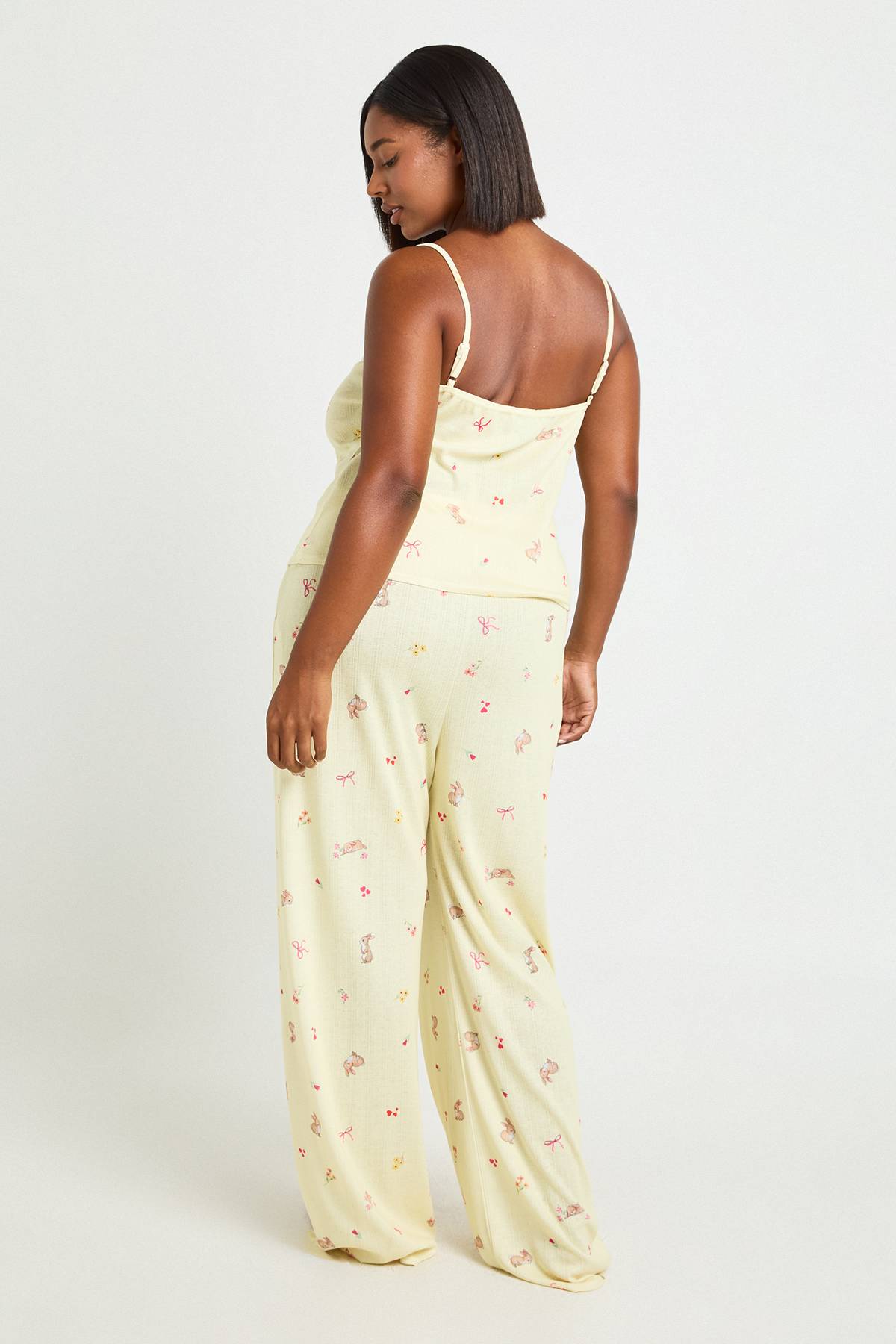boohoo Ensemble Pyjama Grande Taille Débardeur Et Pantalon Imprimé Lapin Pointelle