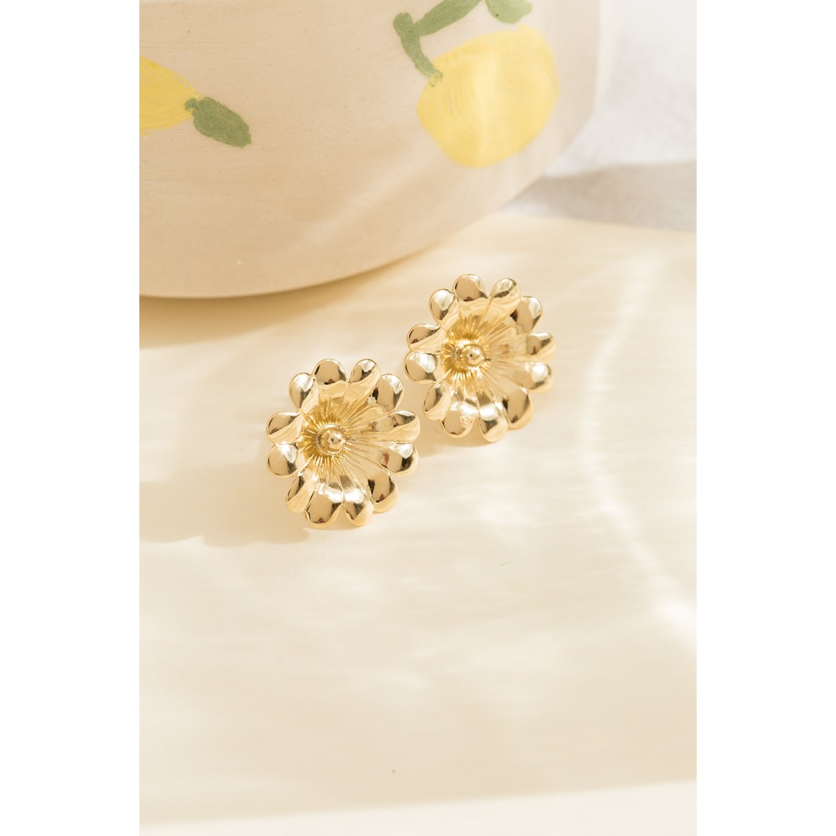 maxi boucles d'oreilles puces fleurs doré à l'or fin - THÉIA