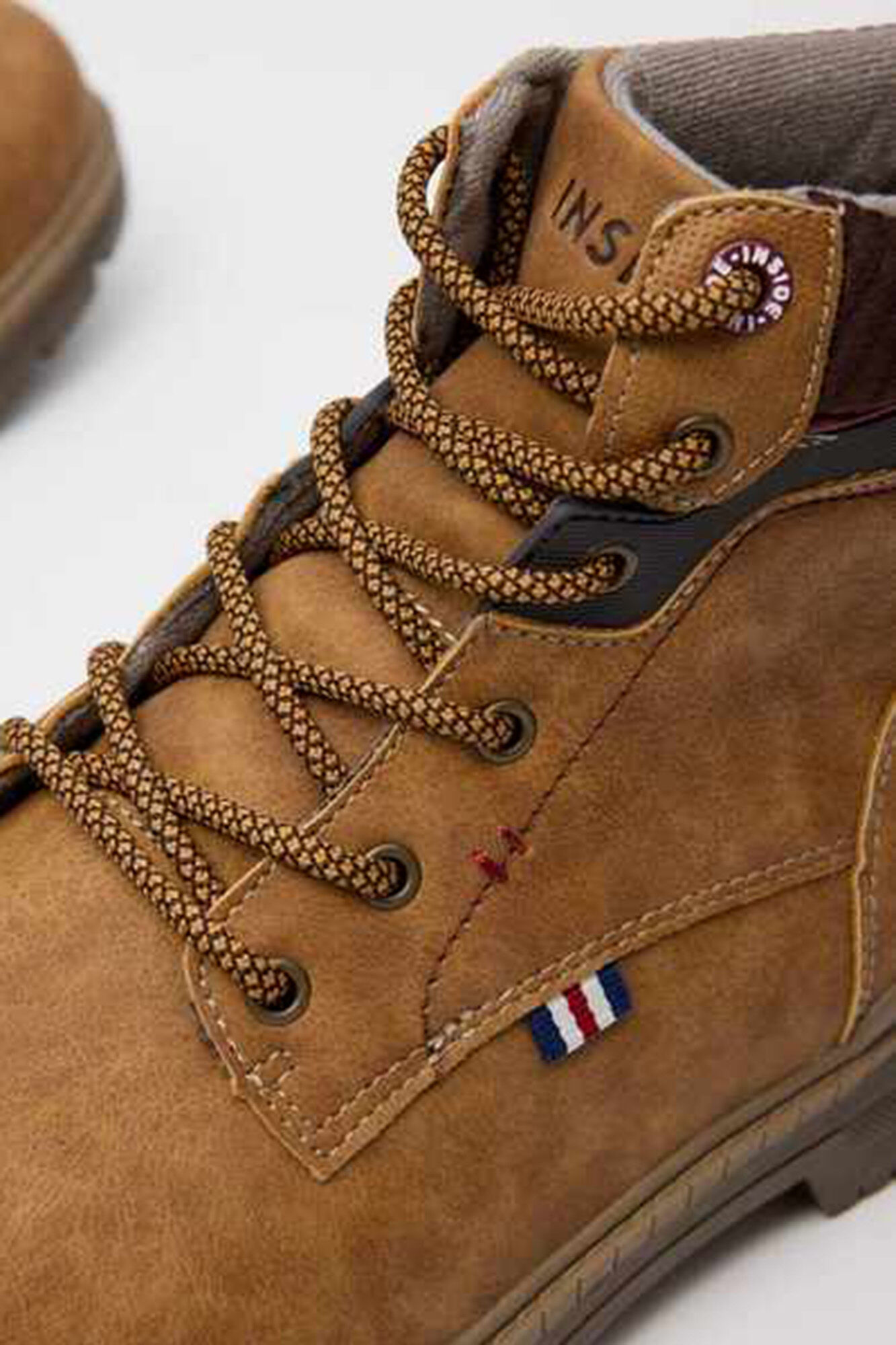 bota de caminhada combinada
