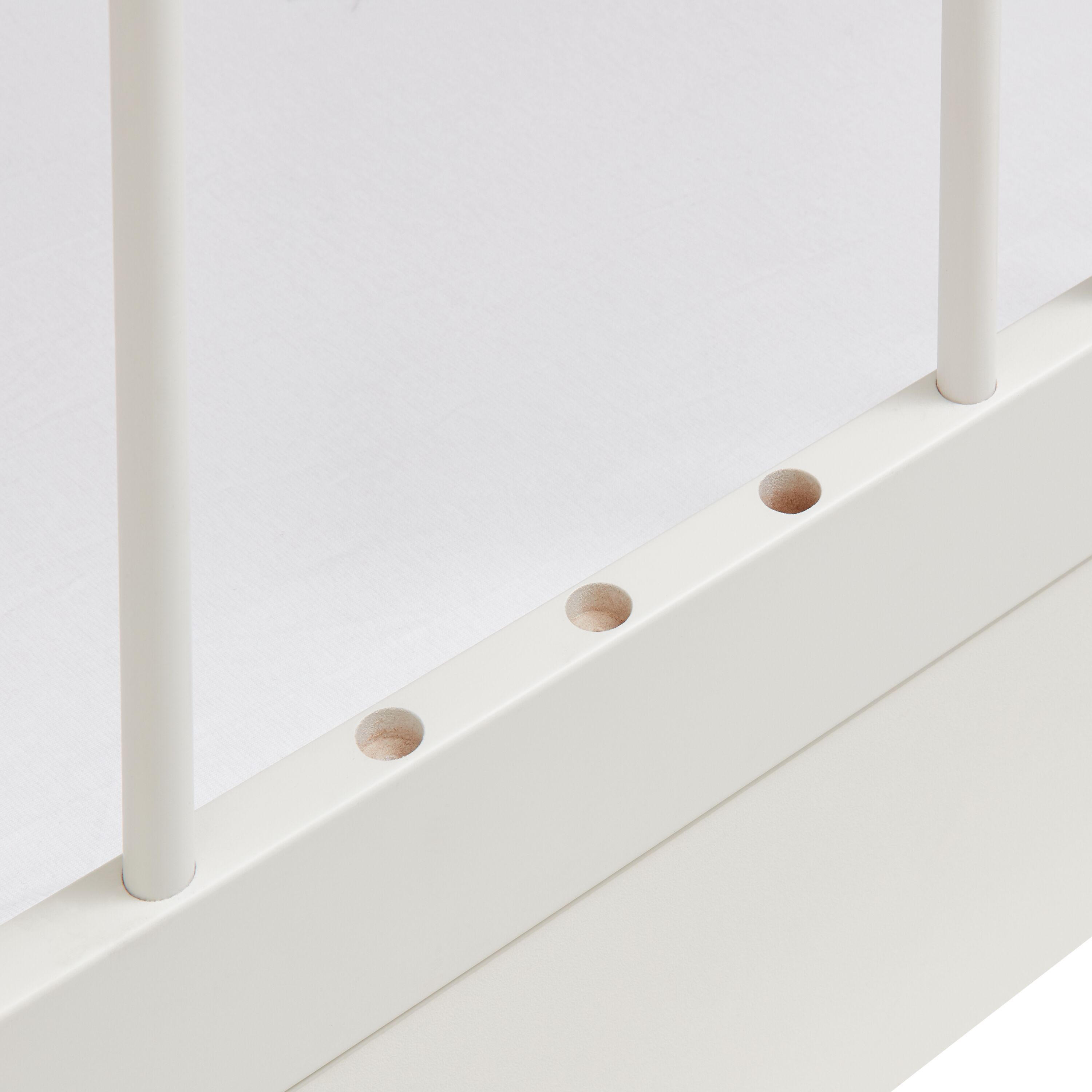 NIDO Babybett - Weiss lackiert / B: 145.6 cm x T: 75.6 cm x H: 88.0 cm