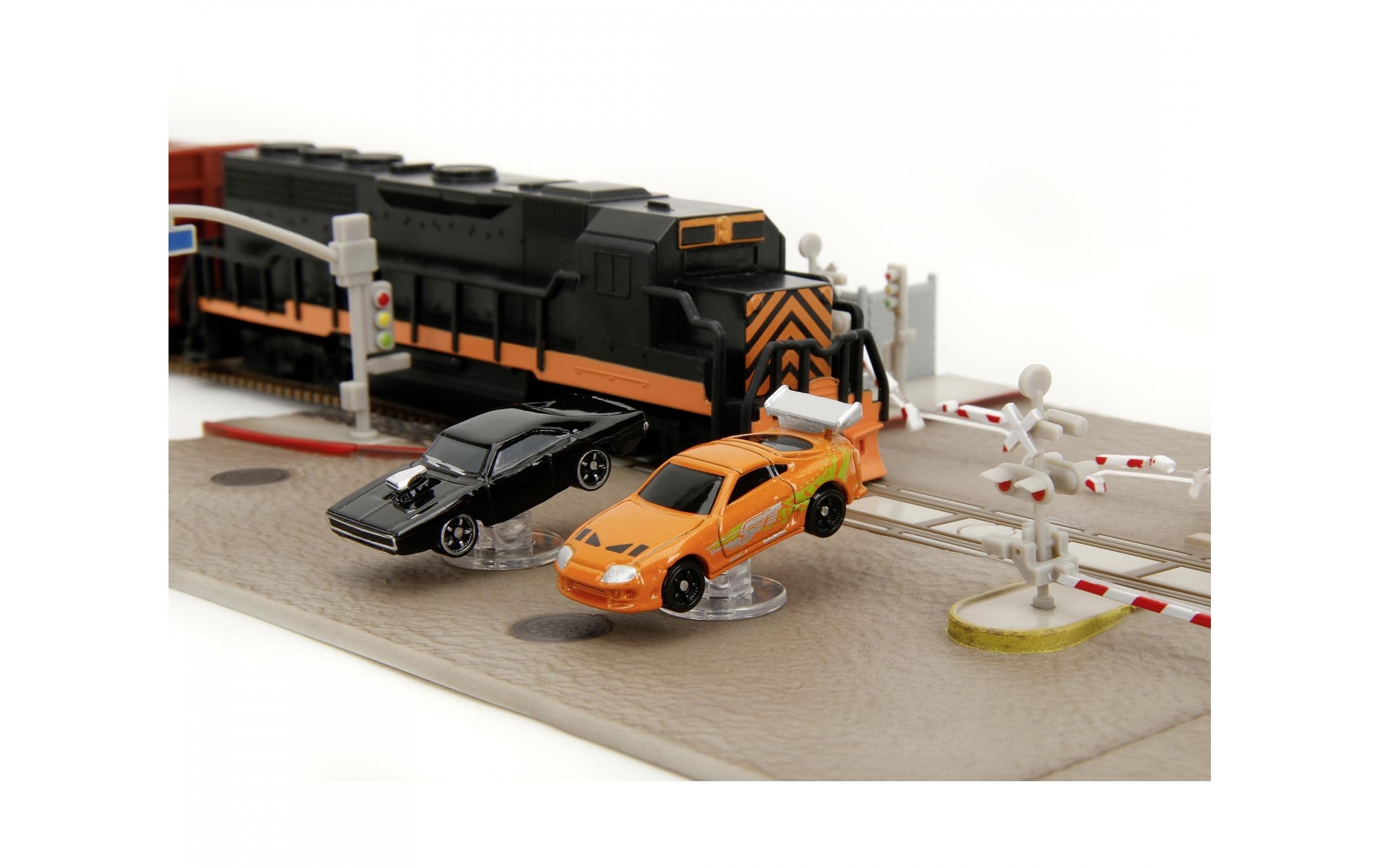 Fast & Furious Diorama Train Scene mit 2 Nano CarsFast & Furious Bahnübergang Diorama mit zwei Modellautos