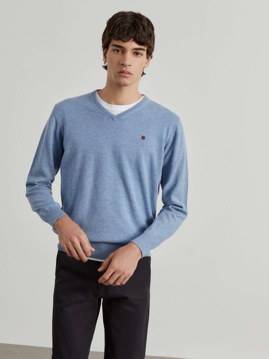 Pullover de lã decote em bico