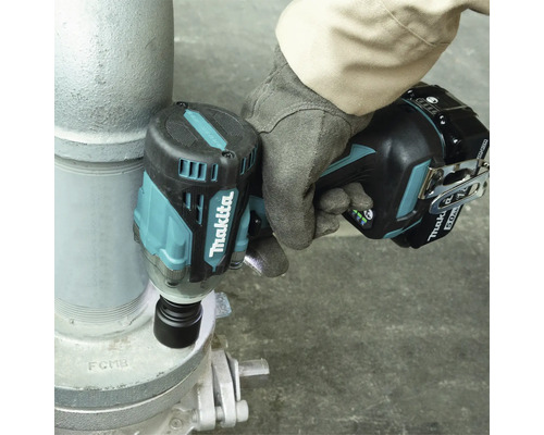 Makita DTW300RTJ 18V accu slagschroevendraaier, inclusief 2 accu's (5,0 Ah), lader en MAKPAC maat 2 koffer.