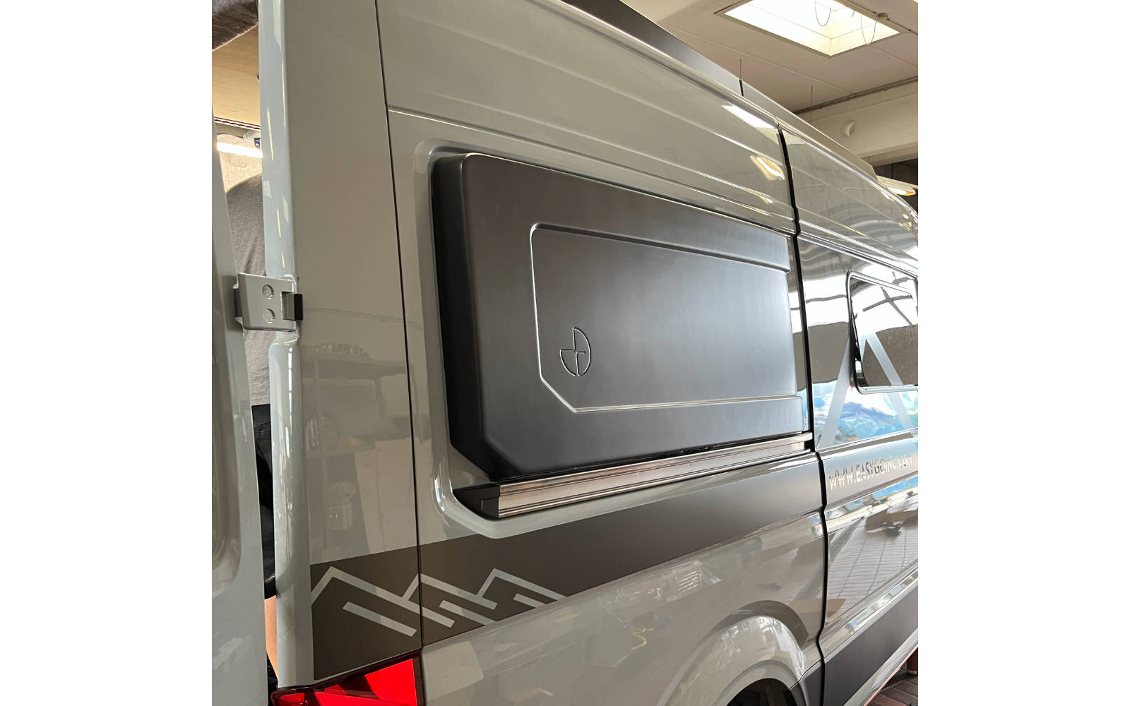Easygoinc. Querschläfer Flare - Karosserieverbreiterung für MAN TGE und VW Crafter L3 - links