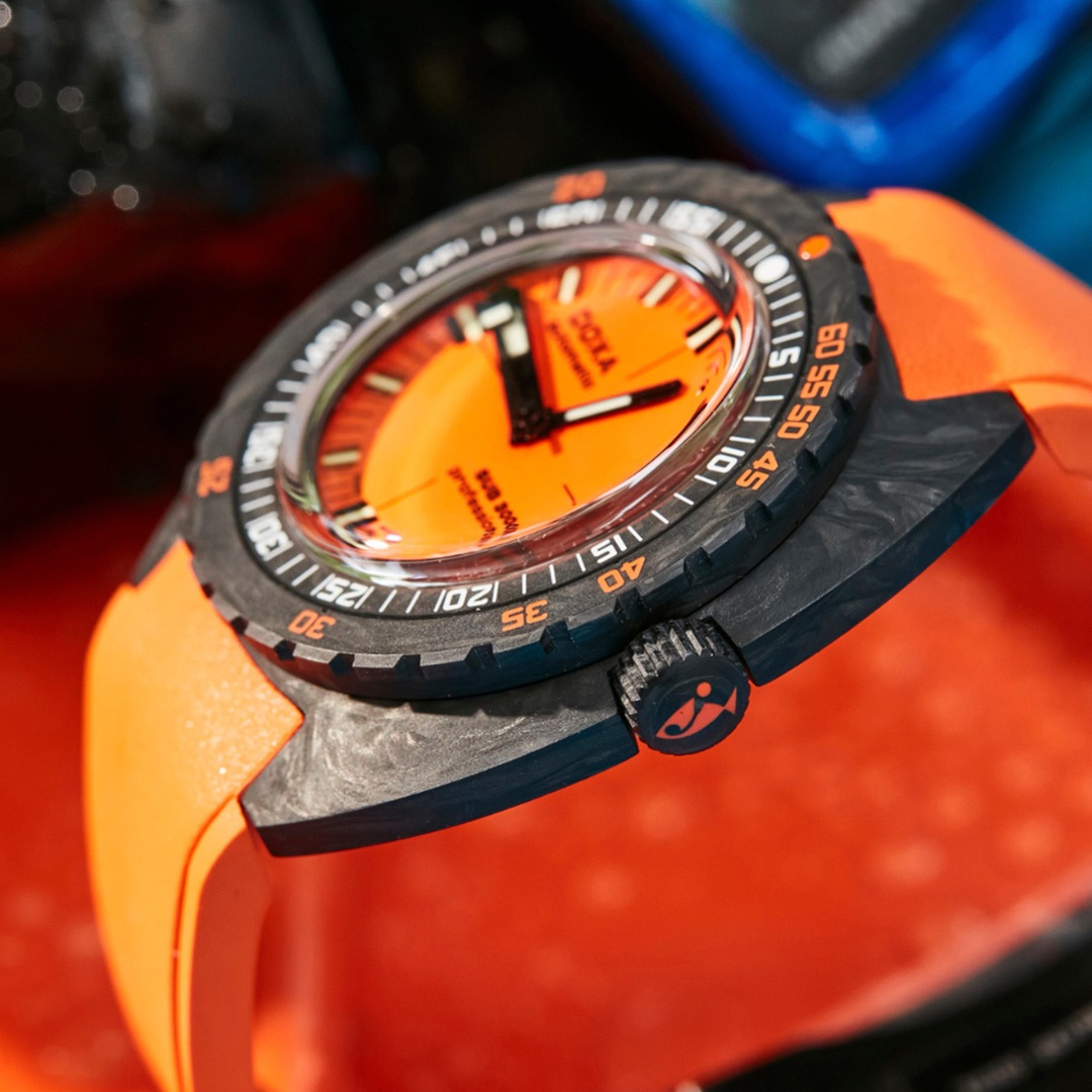 Doxa SUB 300 Carbon Professional