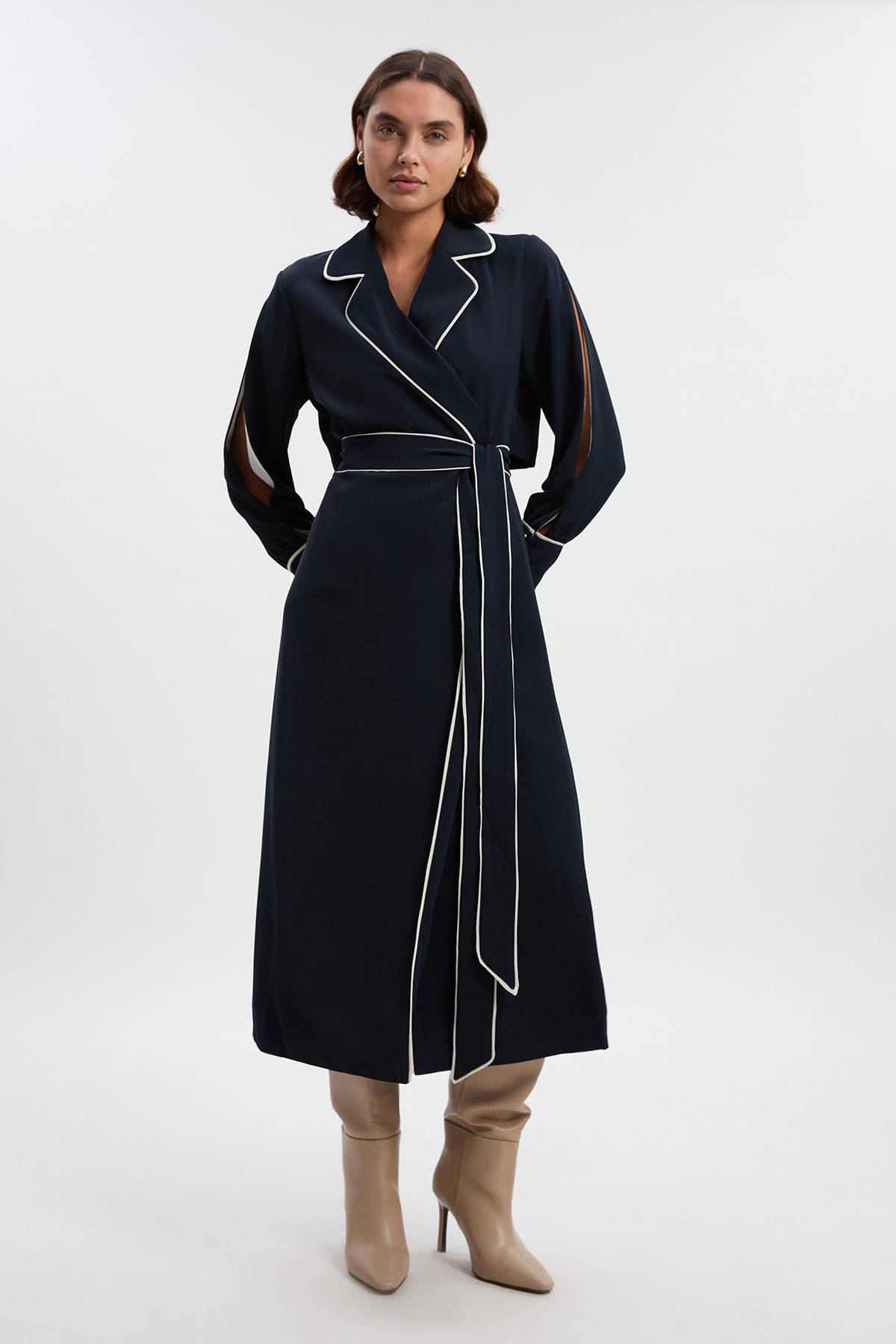 KarenMillen Robe Midi Trench Tissée à Manches Longues avec Taille Nouée et Liseré Contrastant Petite