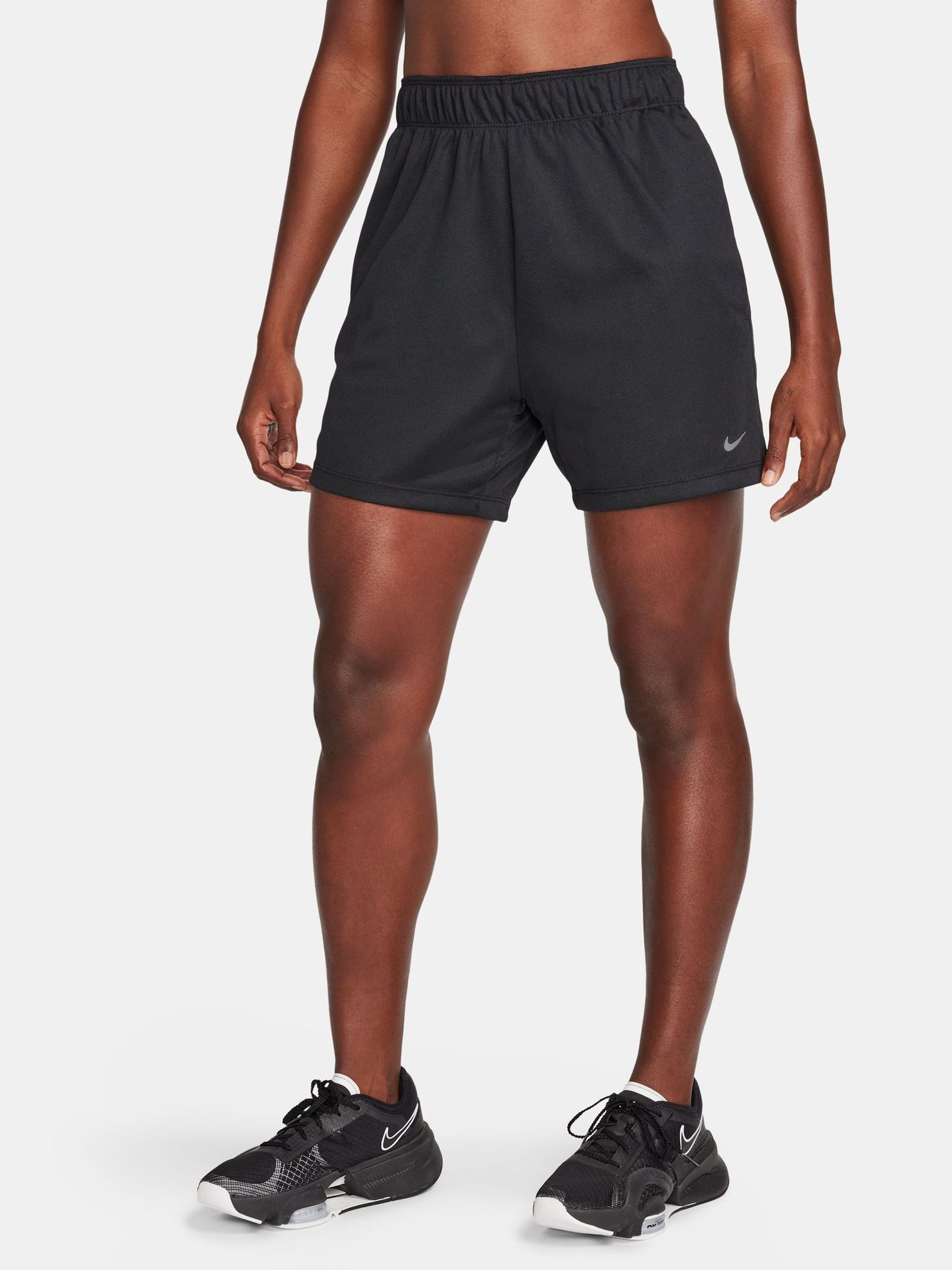 Zwart - Nike Dri-FIT Attack Fitness halfhoge ongevoerde shorts van 5