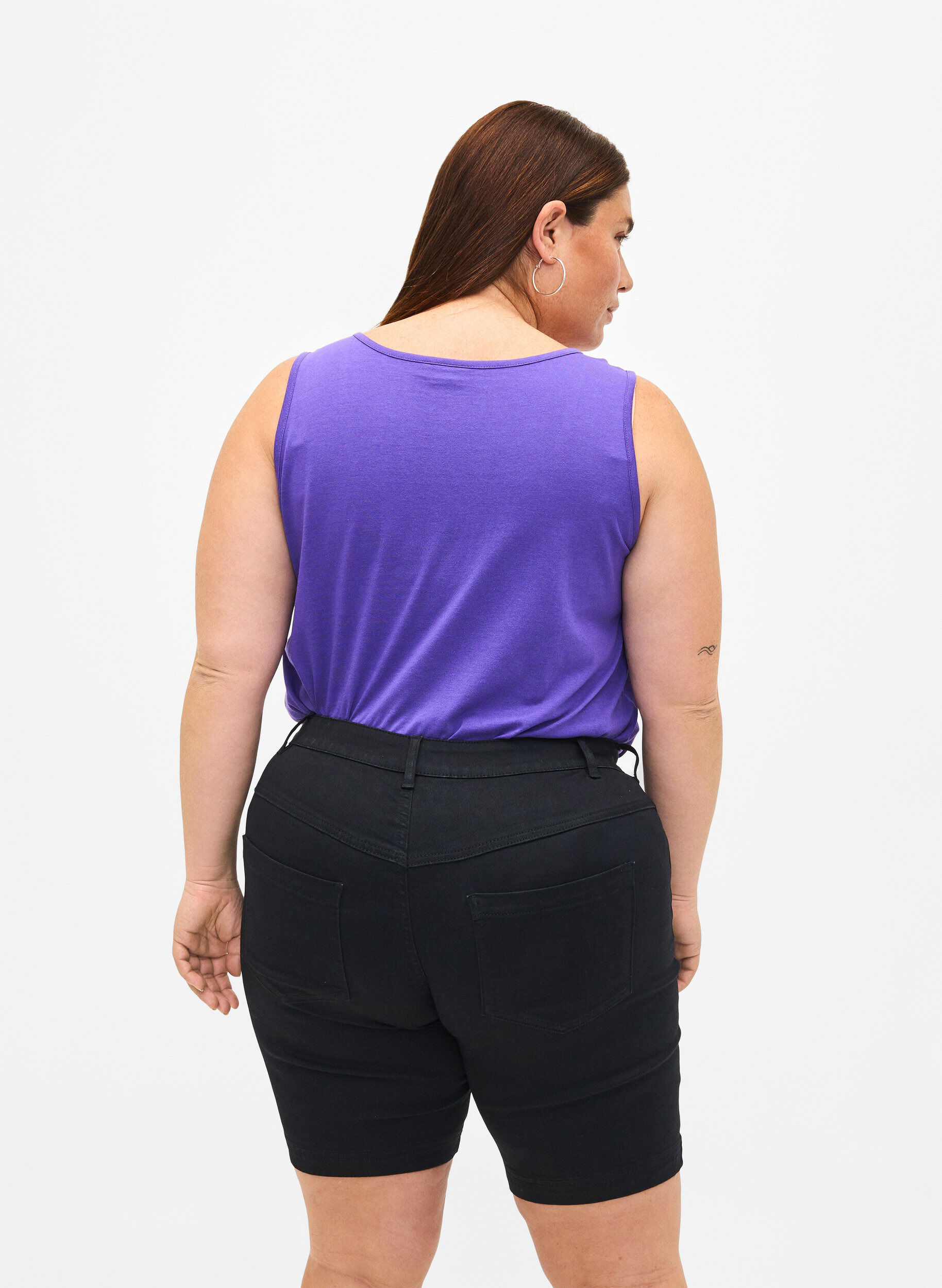 Slim fit Emily shorts med normal talje