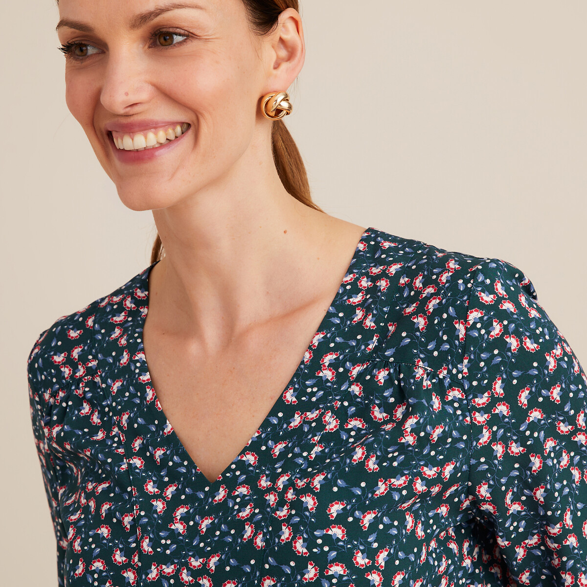 ANNE WEYBURN<br>Blusa com decote em V, estampa floral, mangas compridas