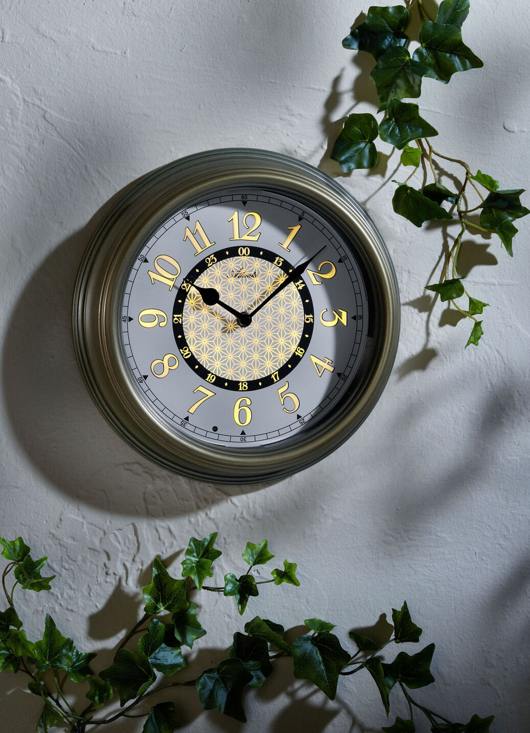 Gartenuhr mit Beleuchtung