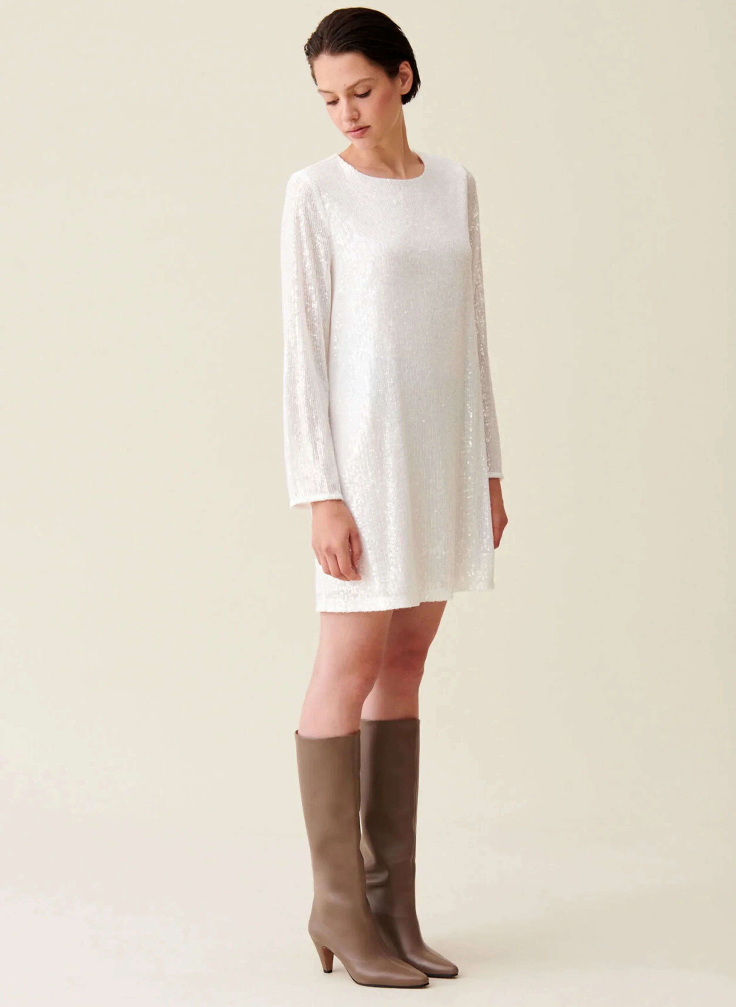 Robe courte col rond à sequins| Blanc