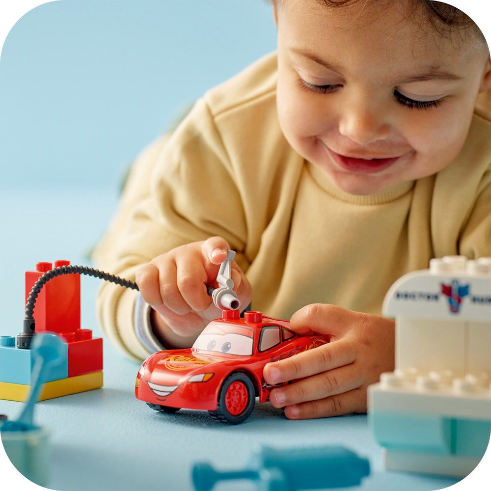 Køb LEGO® DUPLO Disney TM - Lynet McQueens Besøg I Docs Værksted 10456