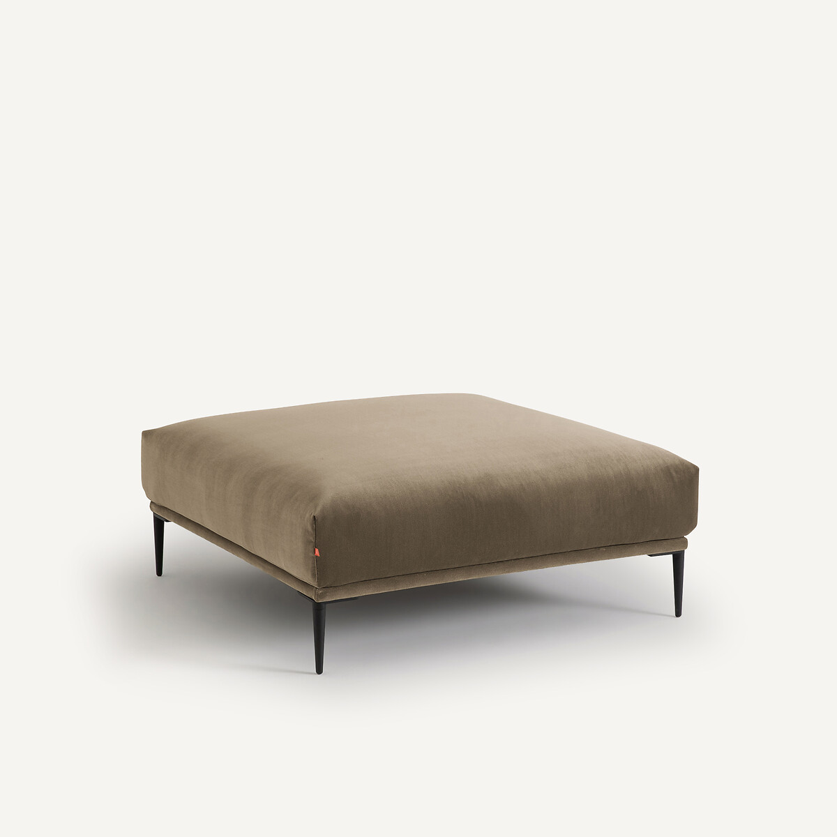 AM.PM<br>Puf XL em veludo, design Oscar E.Gallina