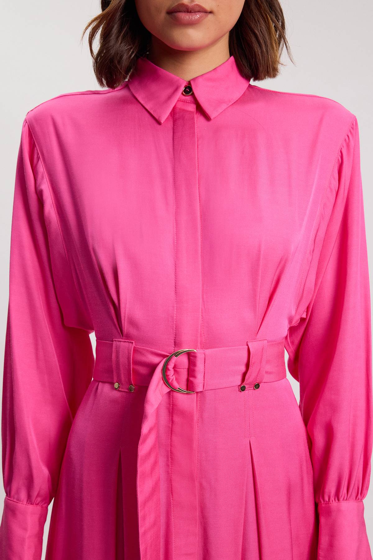 KarenMillen Robe Chemise Tissée En Viscose Lin Premium Petite Avec Ceinture À Boucle Dorée