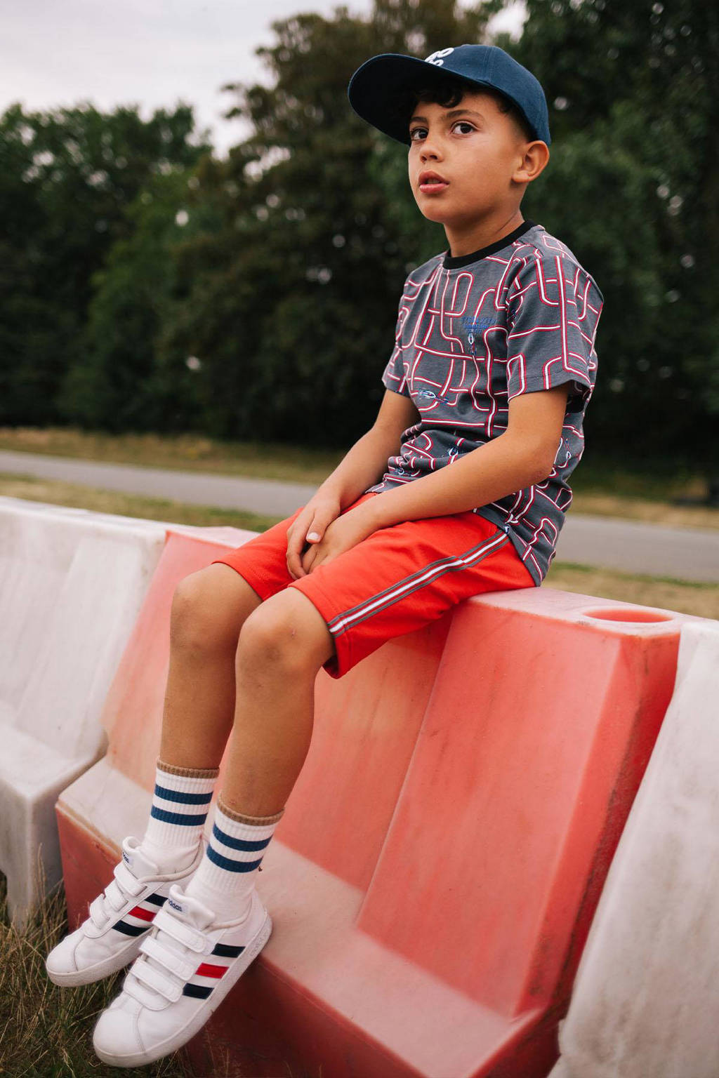 TYGO & vito regular fit sweatshort Bing met zijstreep felrood