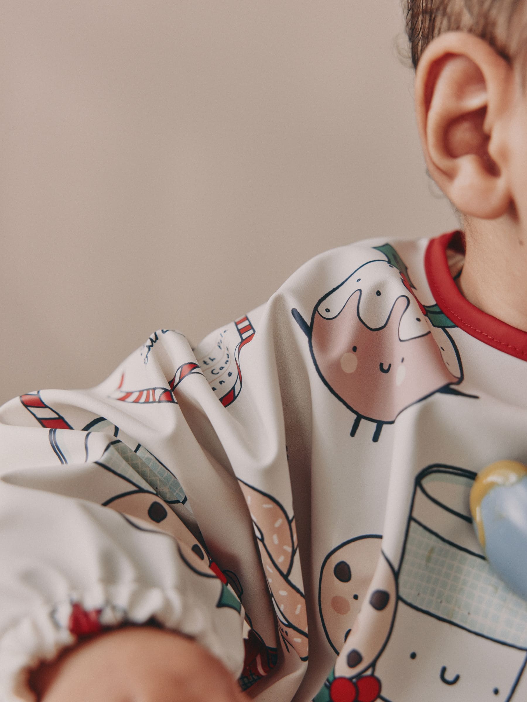 Babyslabbetje met voedingsmouw