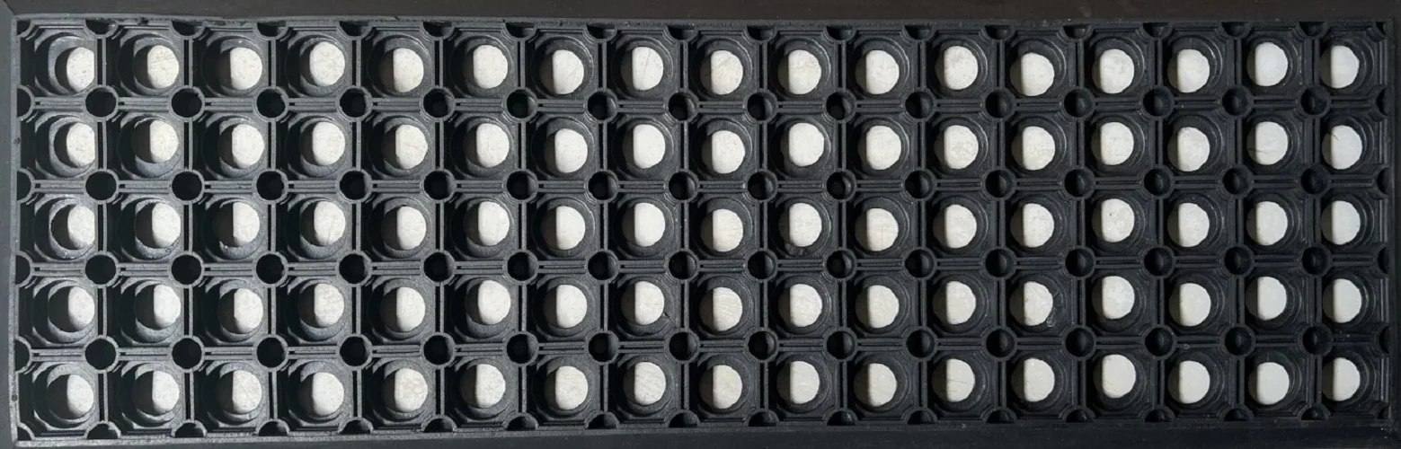 Jet-Line Treppenmatte GERLINDE 25x75cm 18mm schwarzStufenmatteJet-Line Ringmuster