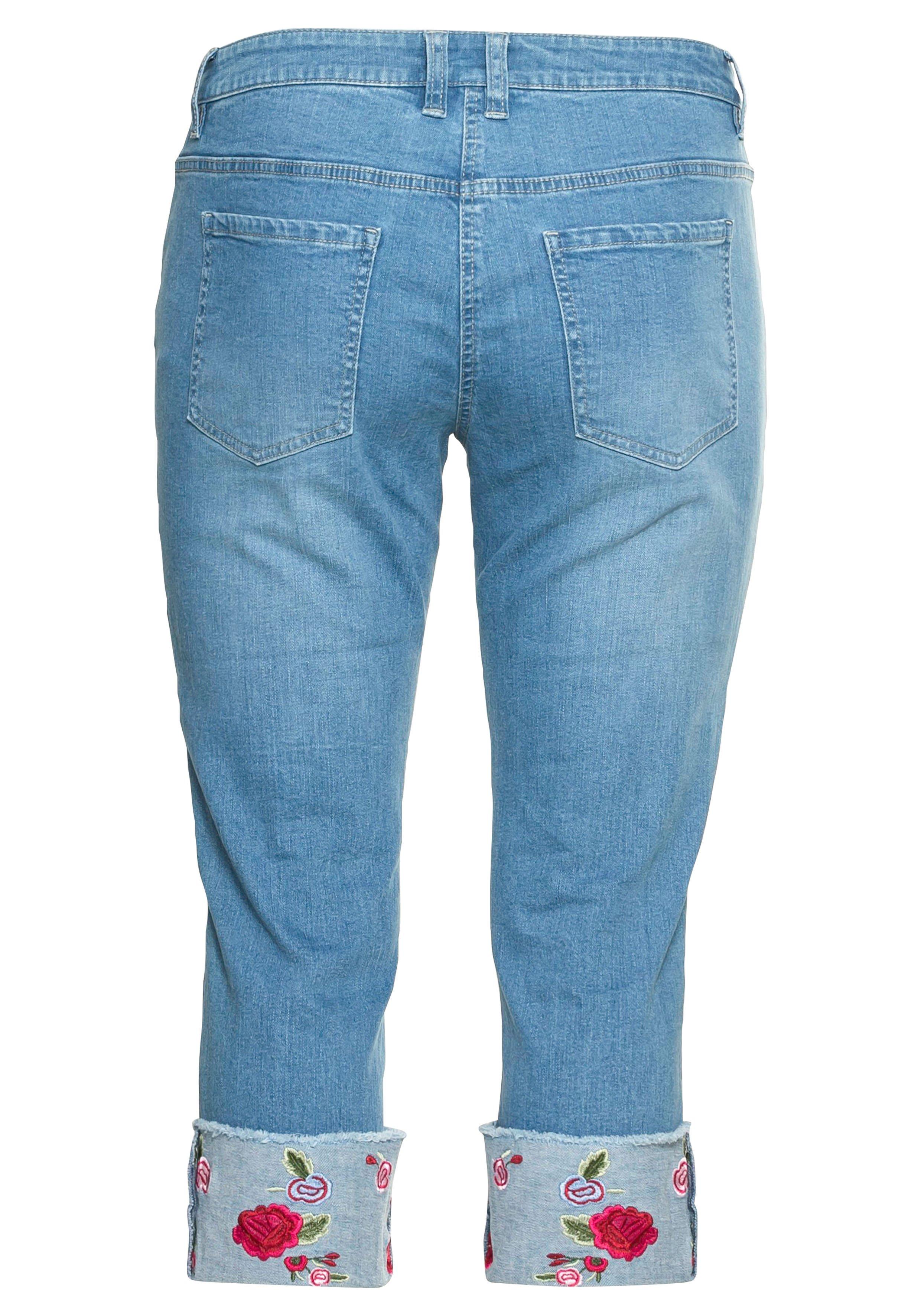 Schmale 7/8-Jeans mit besticktem Aufschlag