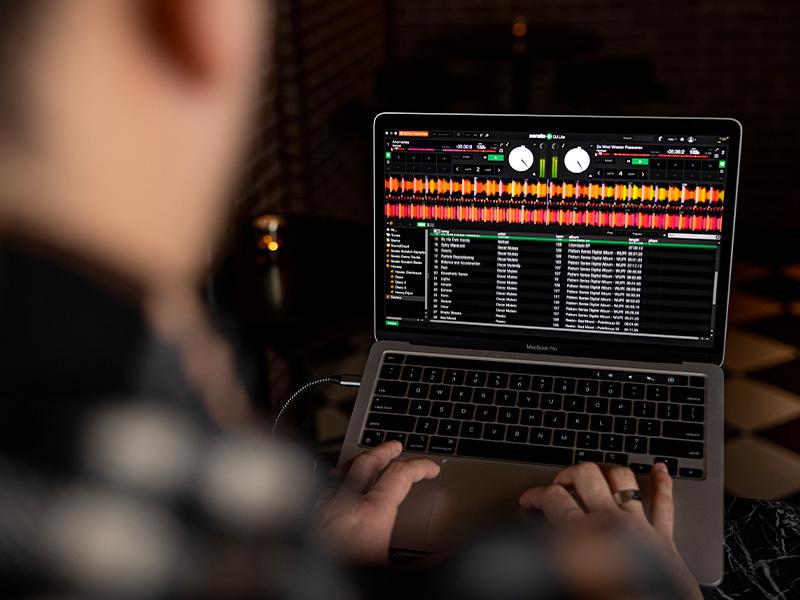 Hercules DJ-Controller DJControl Inpulse T7 Motorbetriebener DJ-Controller für ambitionierte DJs