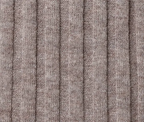 Geripptes Strickkleid mit Stehkragen