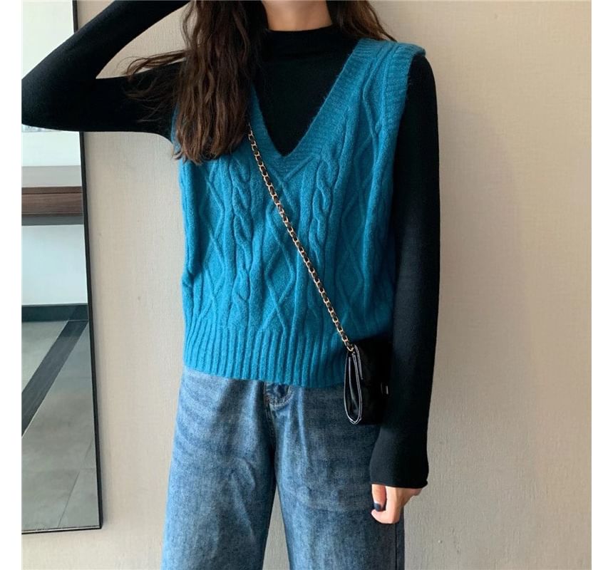 Astromeria - V-hals effen kabelgebreid vest