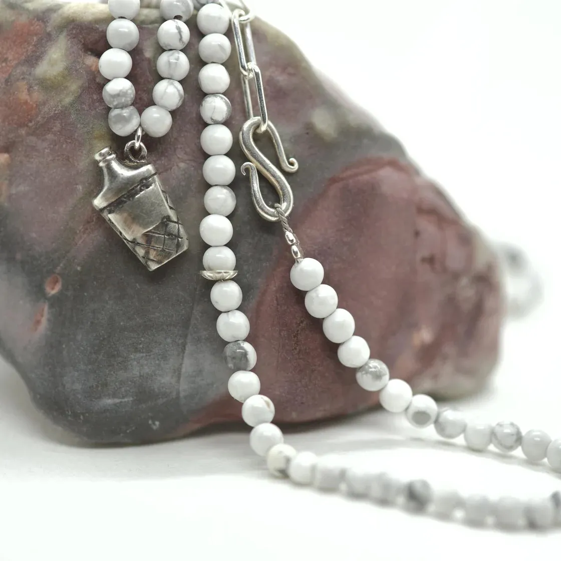 Collier Flasque Howlite Maison Vanité