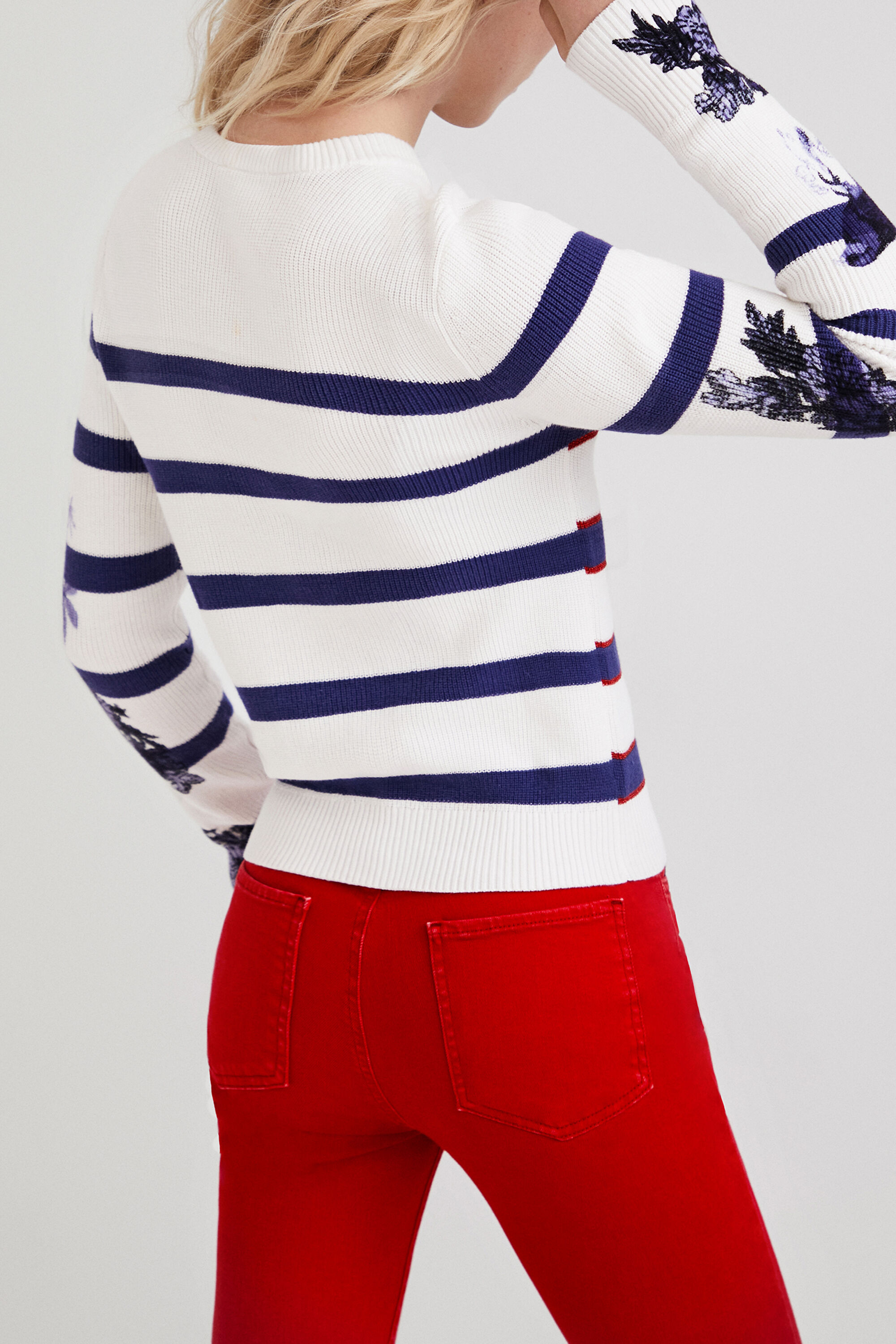 Pull en maille à rayures et fleurs