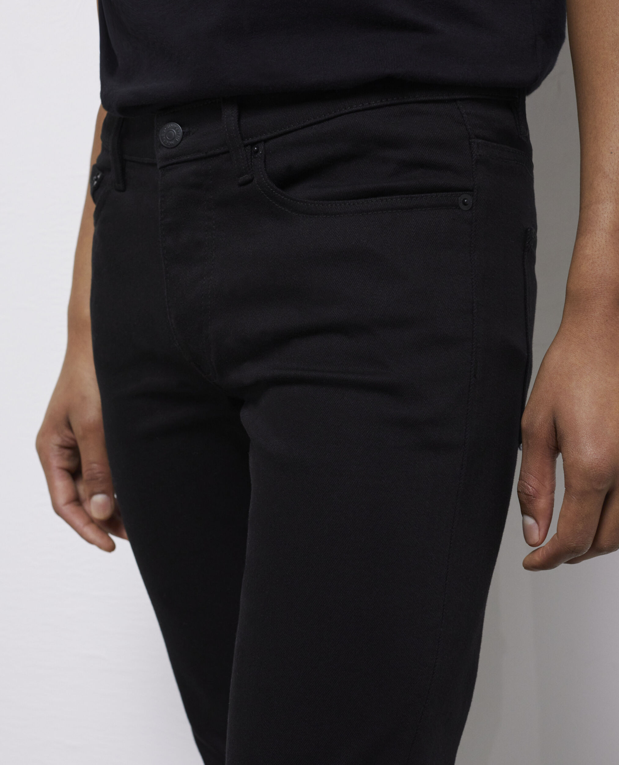 Jean uni noir slim toile coton