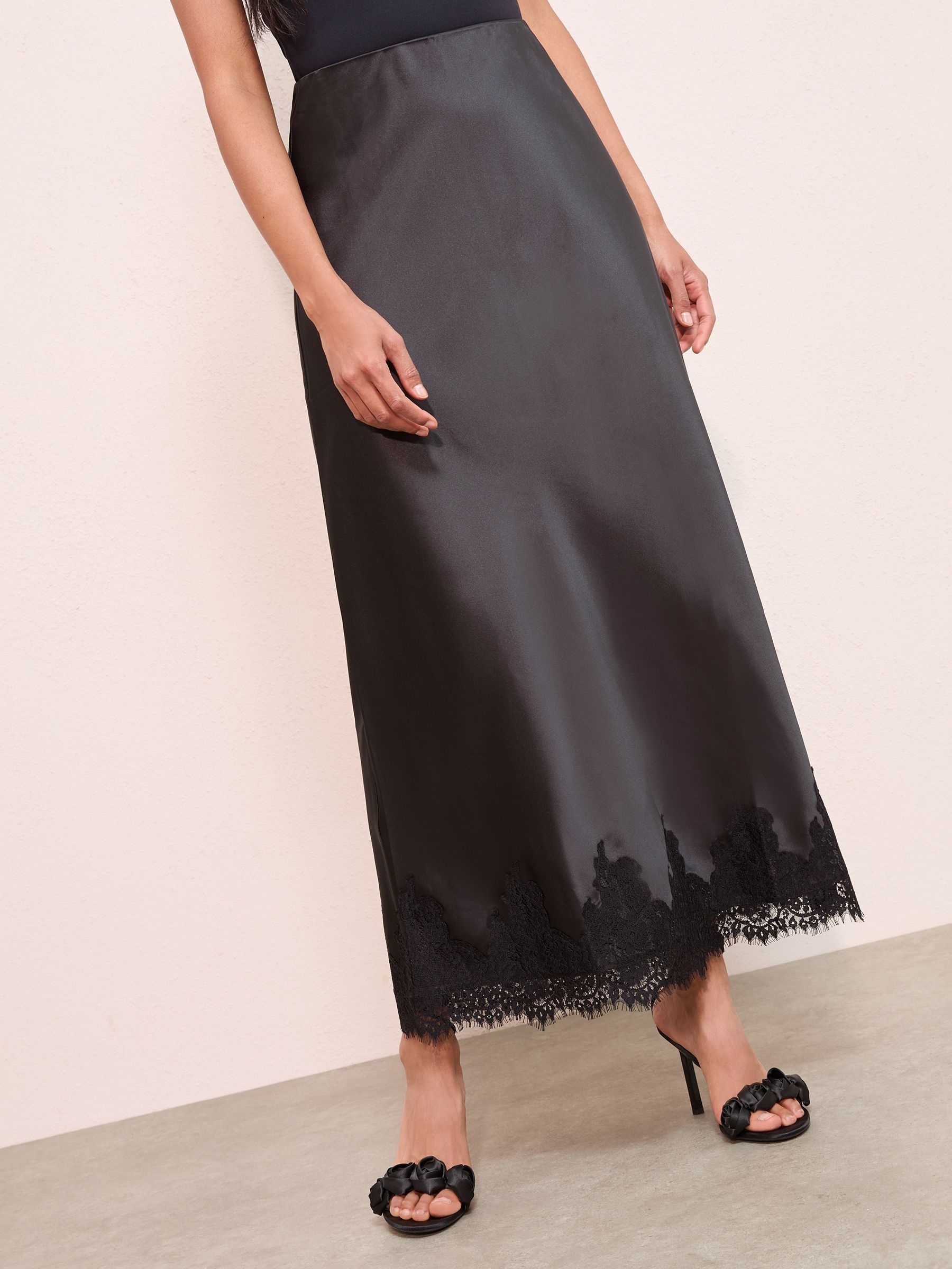 Zwart - Friends Like These X Lucy Mecklenburgh Satijnen Maxi Rok met Kantafwerking