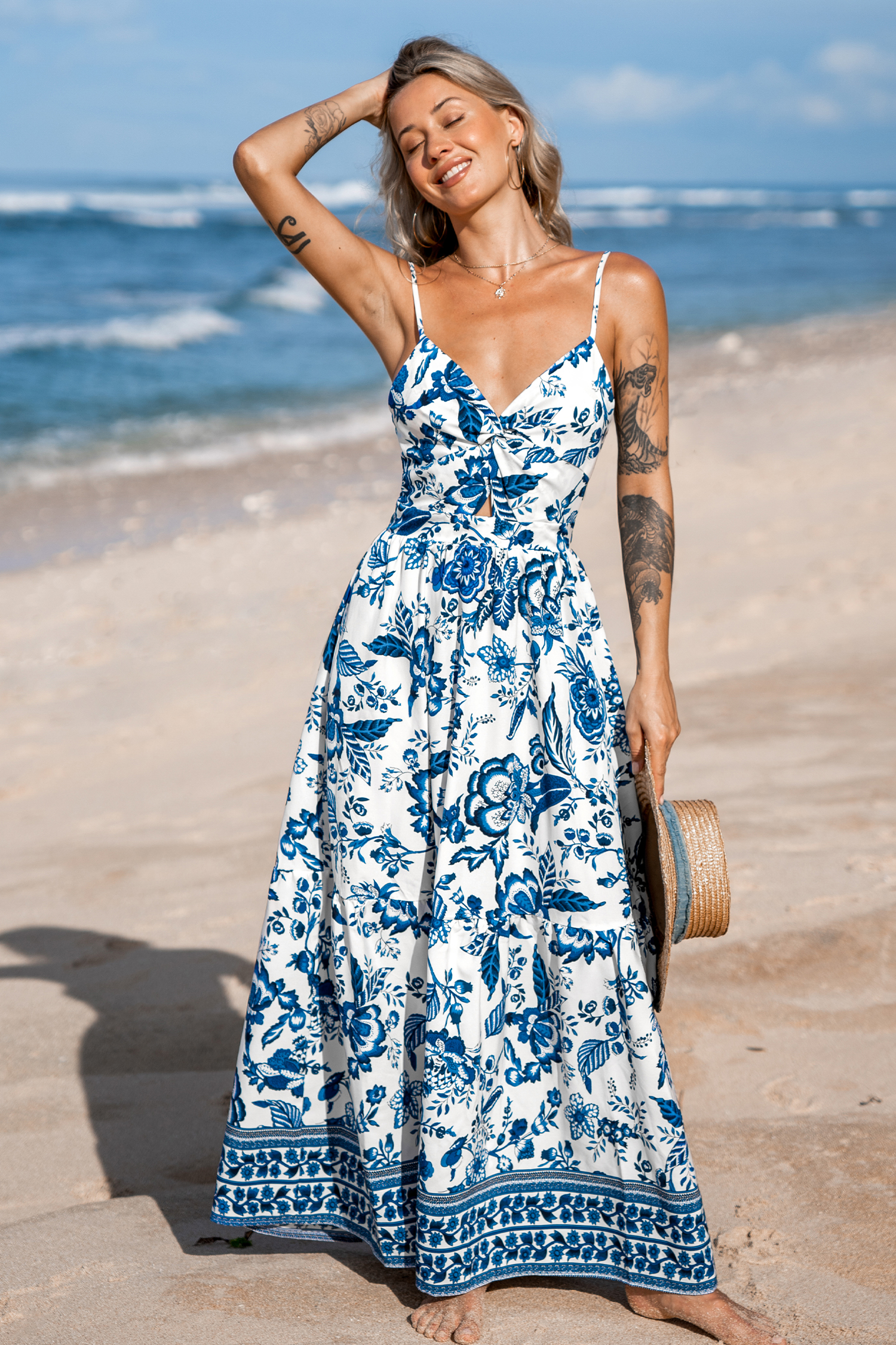 Robe maxi avec col en cœur torsadé et trou de serrure à fleurs