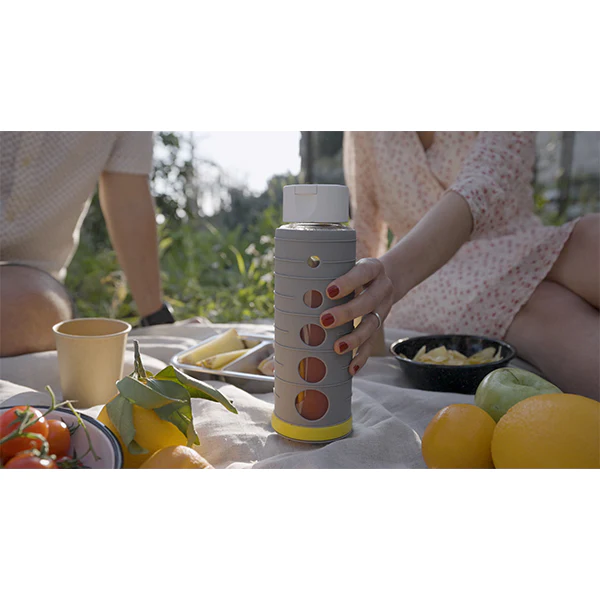 Extracteur de jus rouge B9700 Kuvings et gourde de conservation des ju