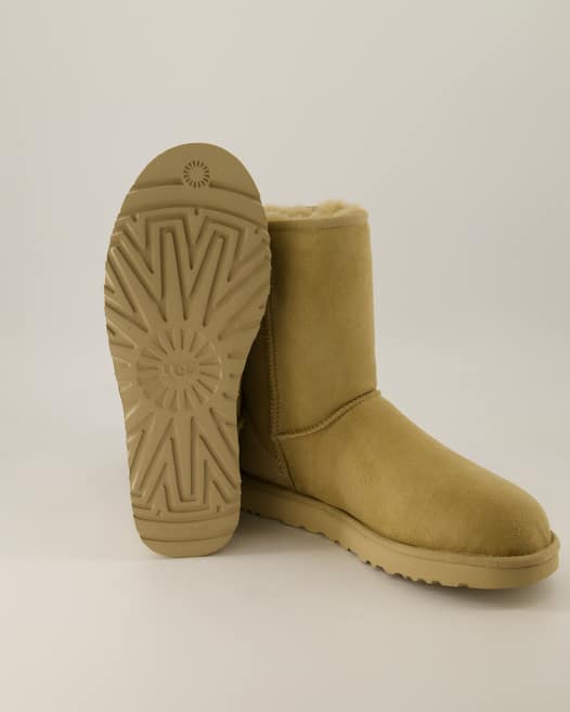 UGG Classic Short II Winterschuhe in Beige