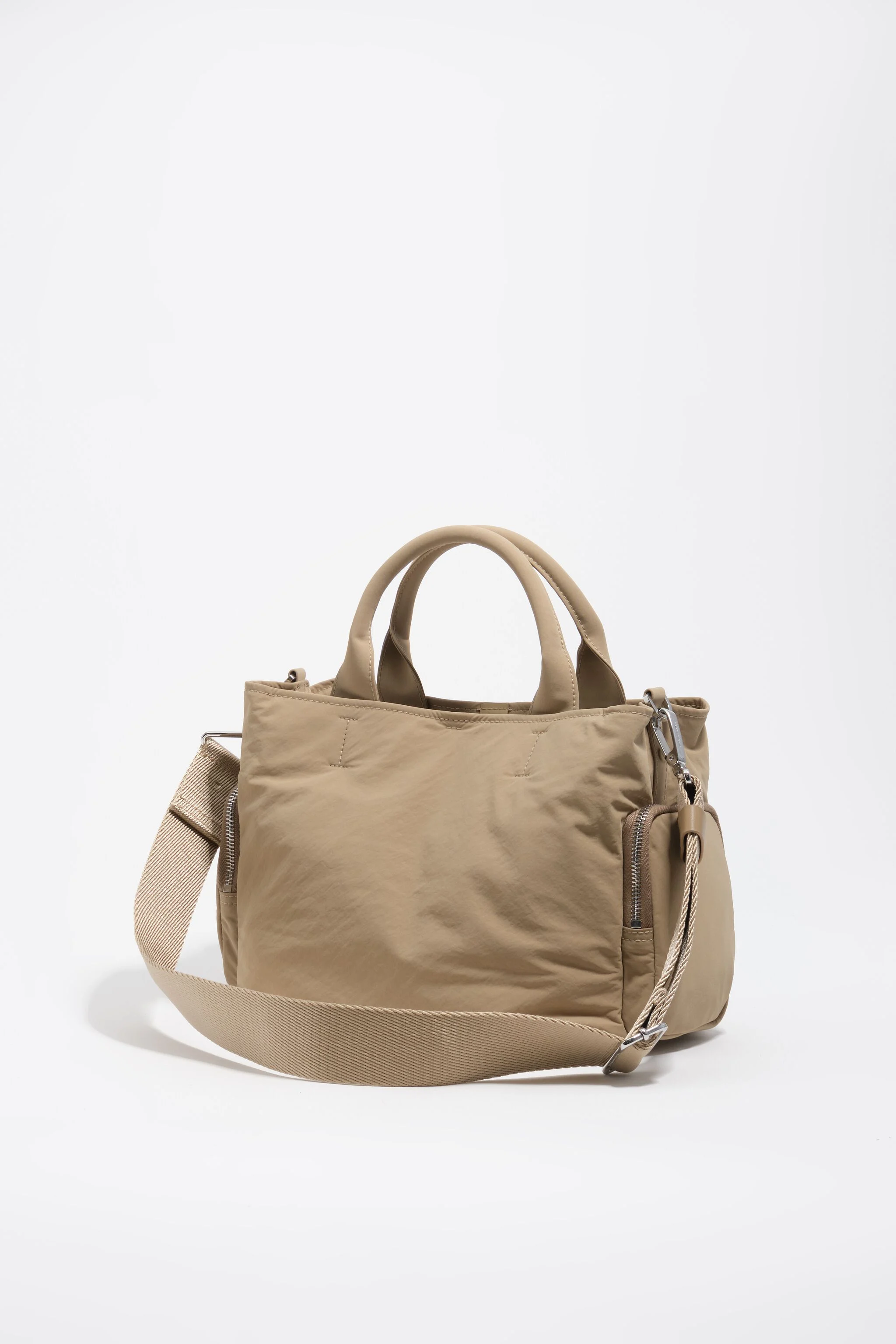 Bolsa transversal grande de nylon cáqui claro com bolso.