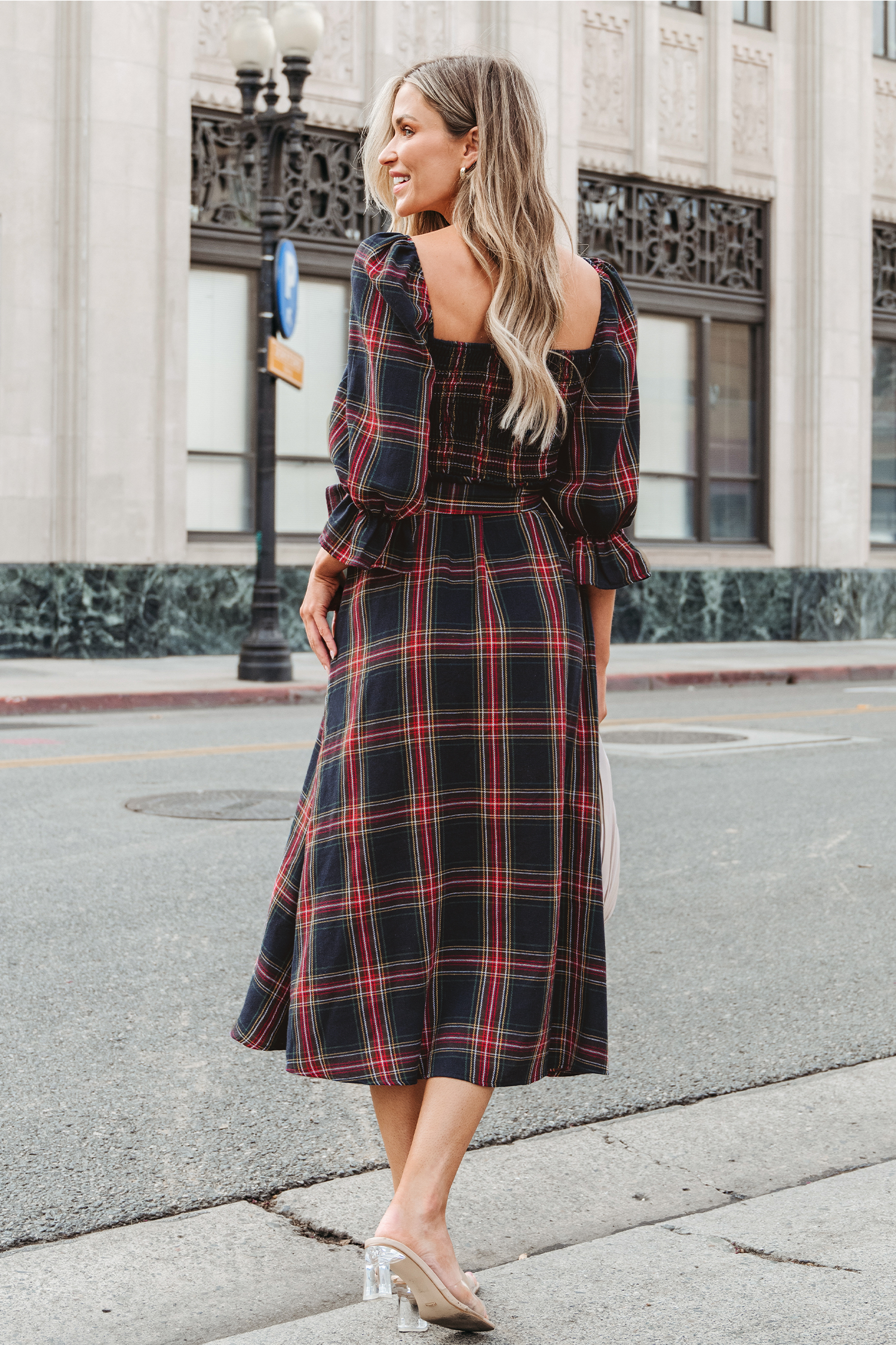 Robe maxi avec ceinture à smocks en carreaux