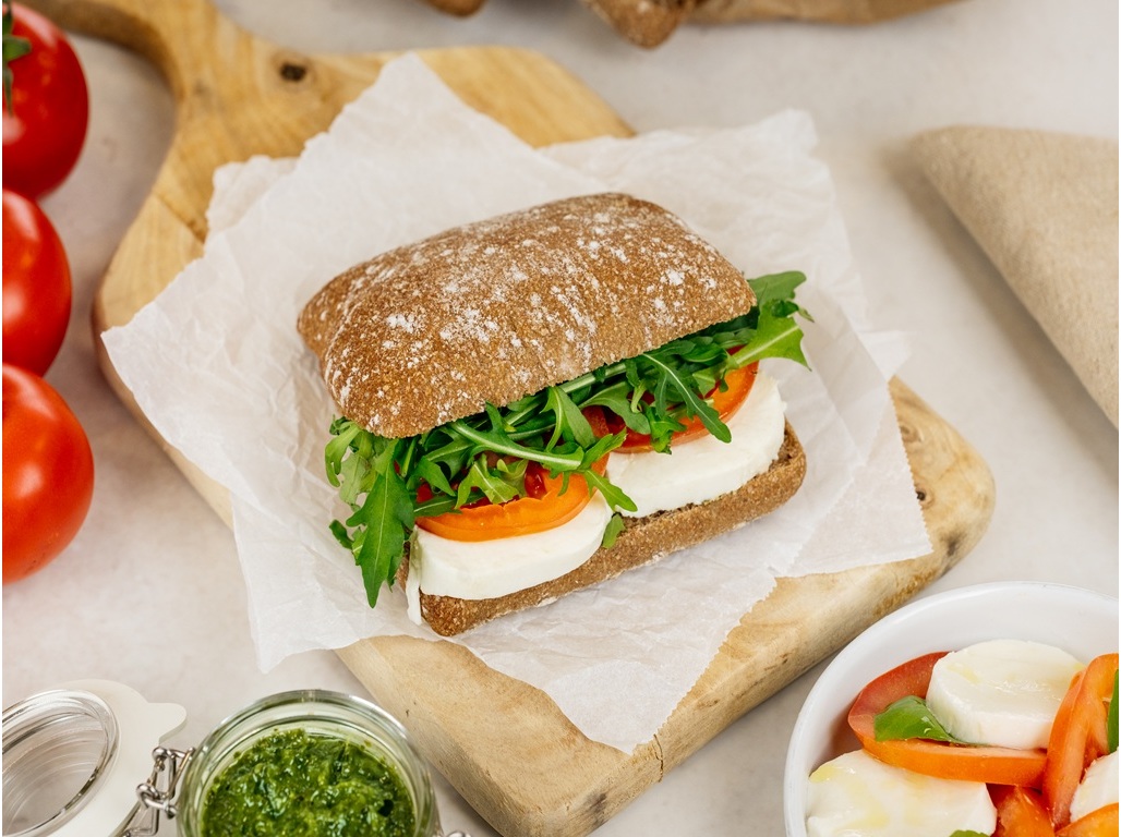 SANDES DE QUEIJO MOZZARELLA E TOMATE SABORES AUCHAN UN