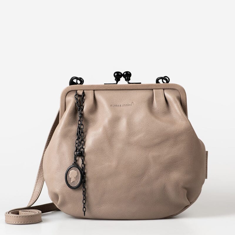 Aunts & Uncles Grandma's Luxury Club Mrs. Fortune Cookie Beugeltas Vintage Khaki