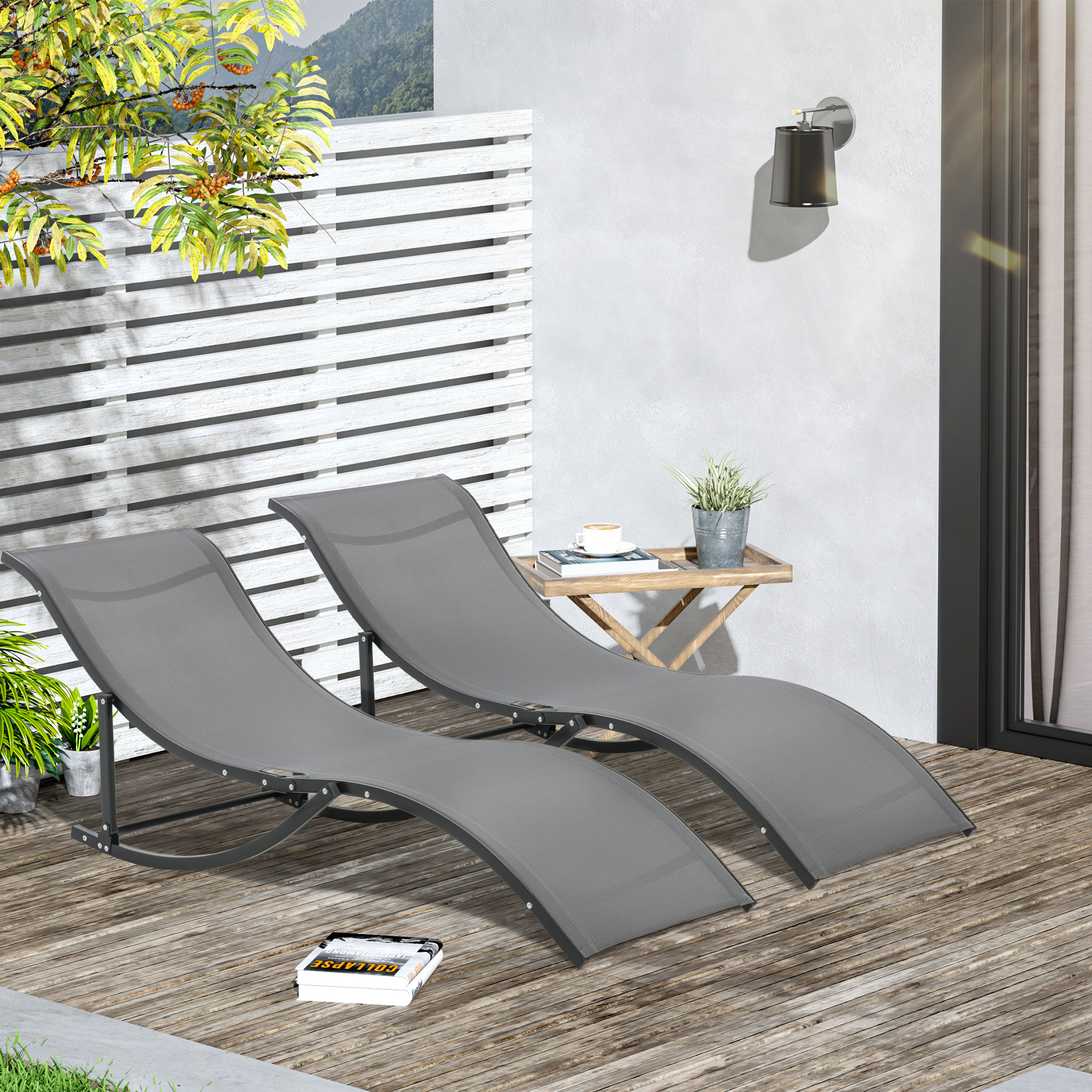 Conjunto de 2 espreguiçadeiras dobráveis Outsunny, com estrutura em alumínio em formato de S, capacidade de carga de 120 kg, ideais para piscina, pátio e terraço, dimensões 165 x 61 x 63 cm, cinza escuro.