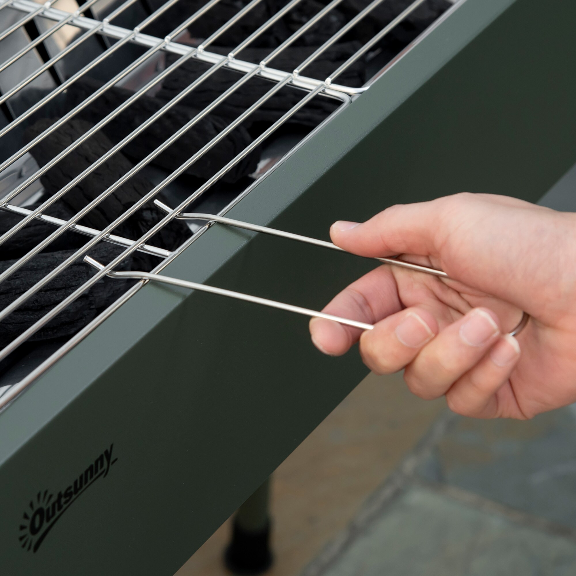 Outsunny Holzkohlegrill mit Grillrost, Grillrost-Clip und Seitenkörbe grün 77L x 30B x 70H cm