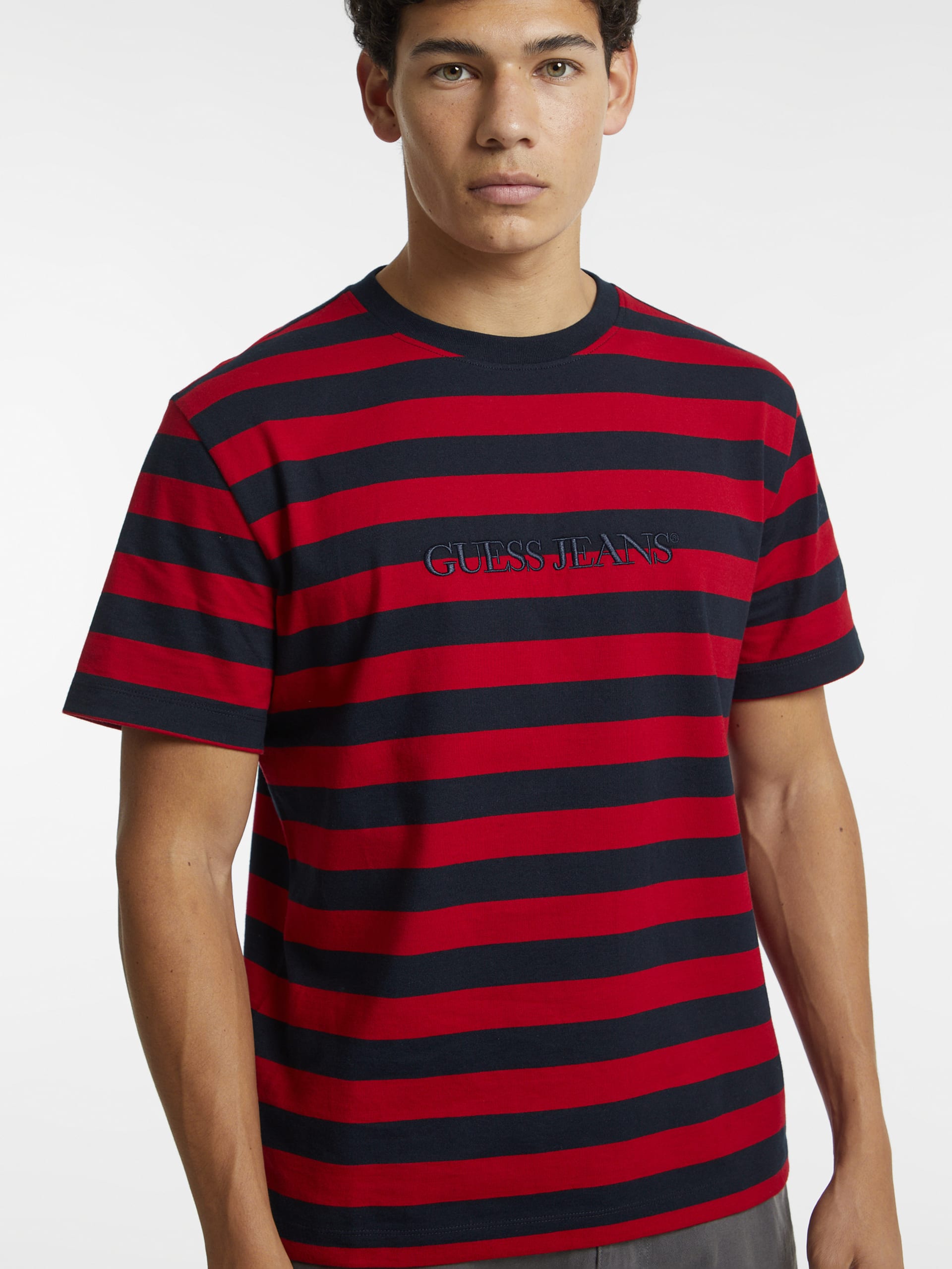 Camiseta com logo listrado