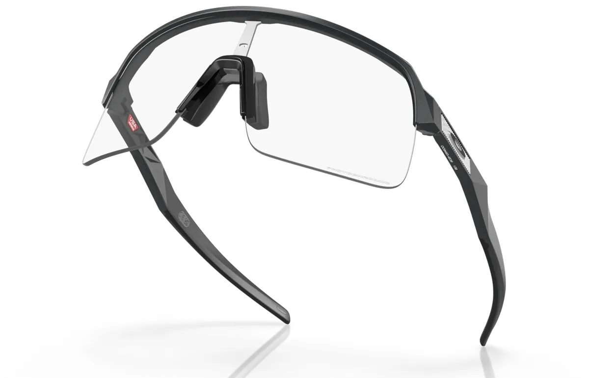 Oakley Sutro Lite Matte Carbon w/ Clear Photochromic