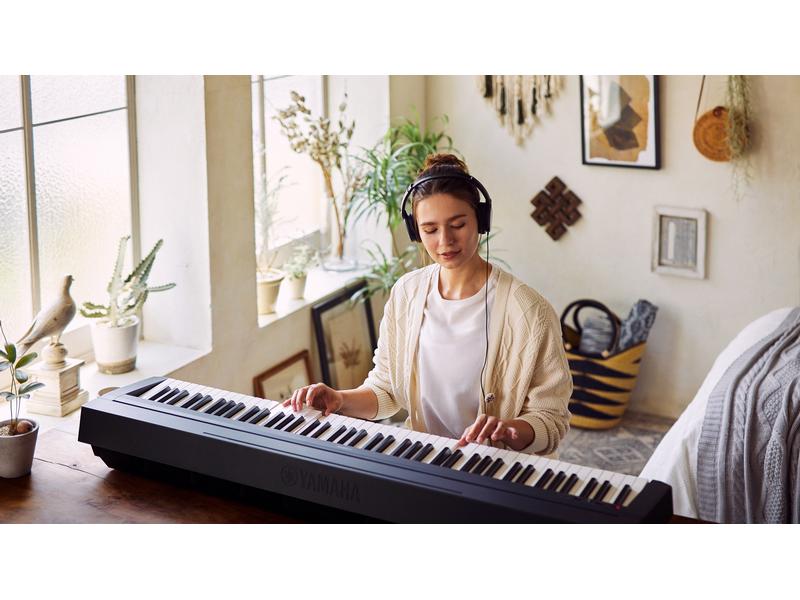 Yamaha E-Piano P-45B Schwarz Authentisches E-Piano mit natürlichem Spielgefühl