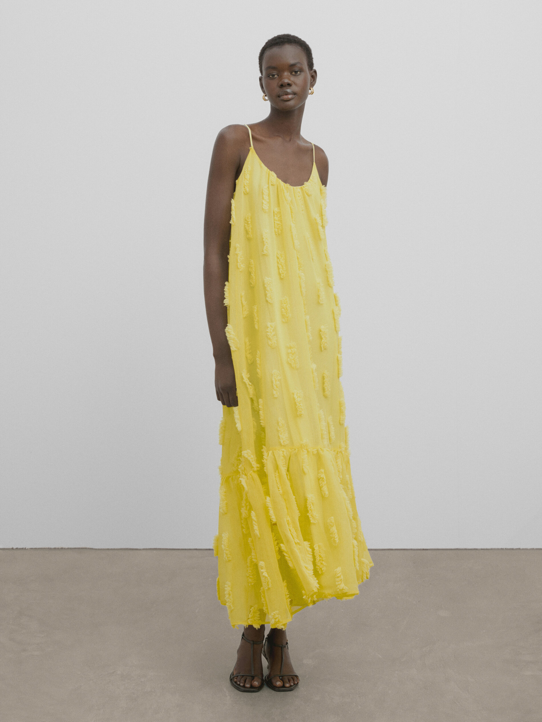 Vestido longo com estampa em relevo - Studio - AMARELO