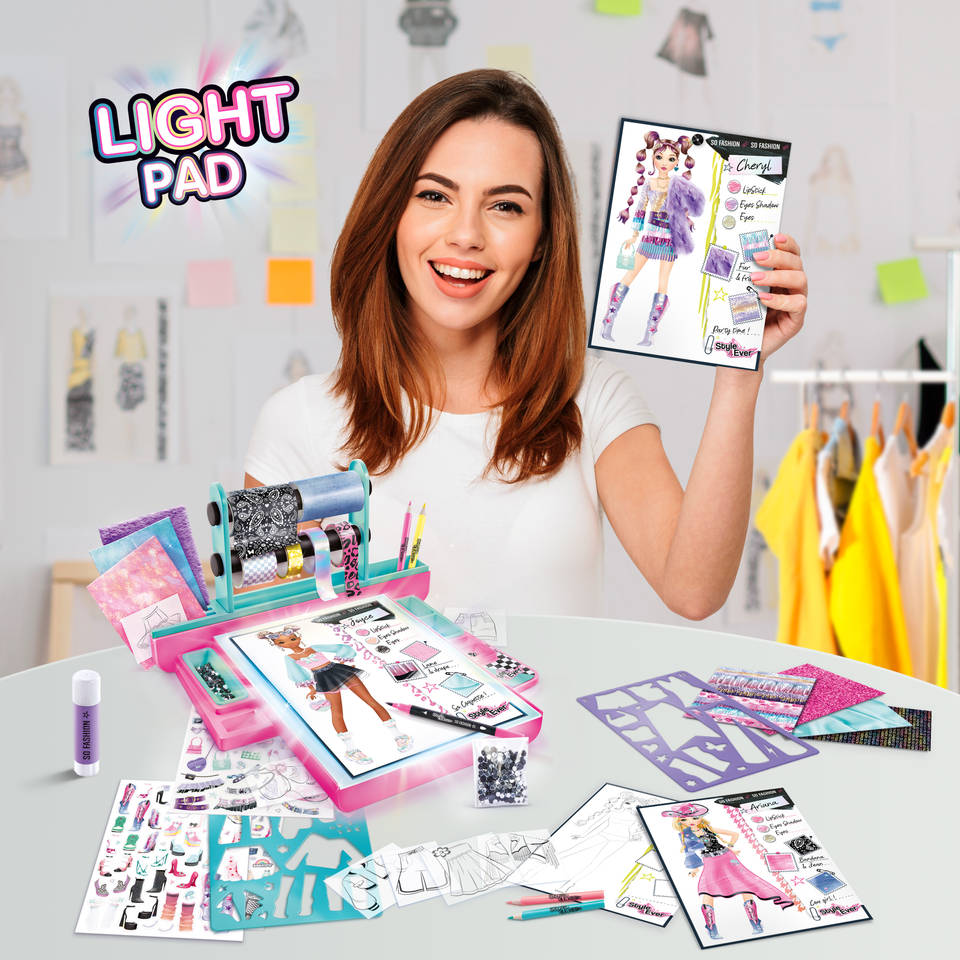 Style 4 Ever Fashion Designer Light-Up studio